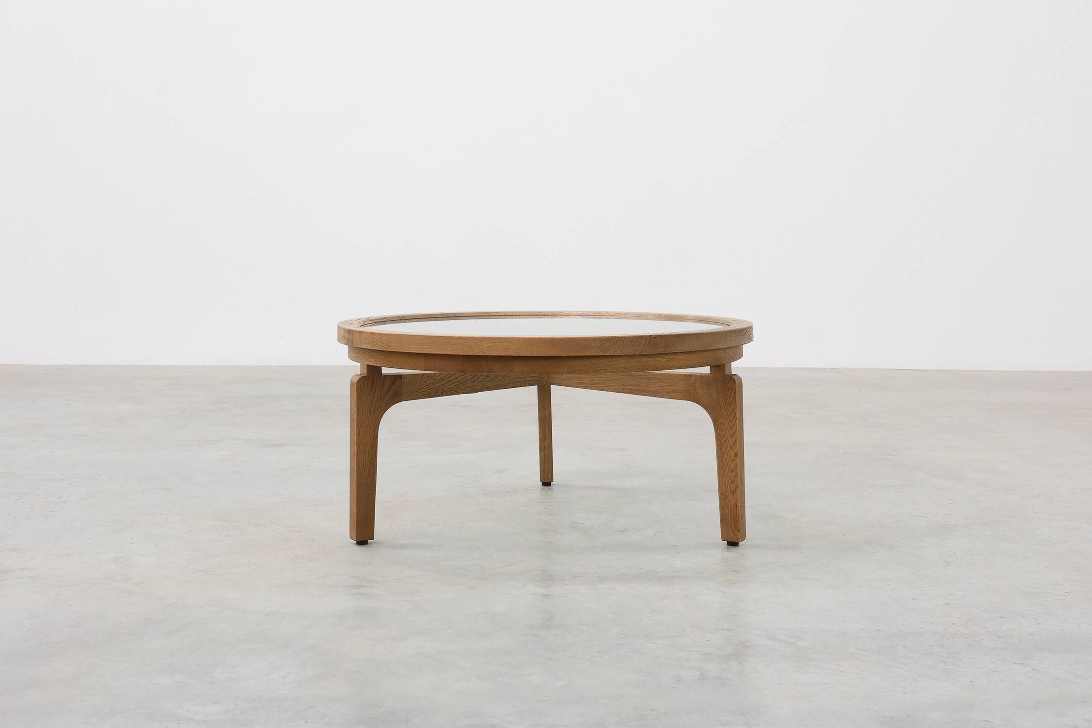 Table basse en bois de cèdre et verre, Italie fin du 20e siècle