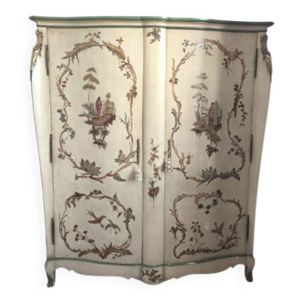 Armoire peinte motif aux chinois