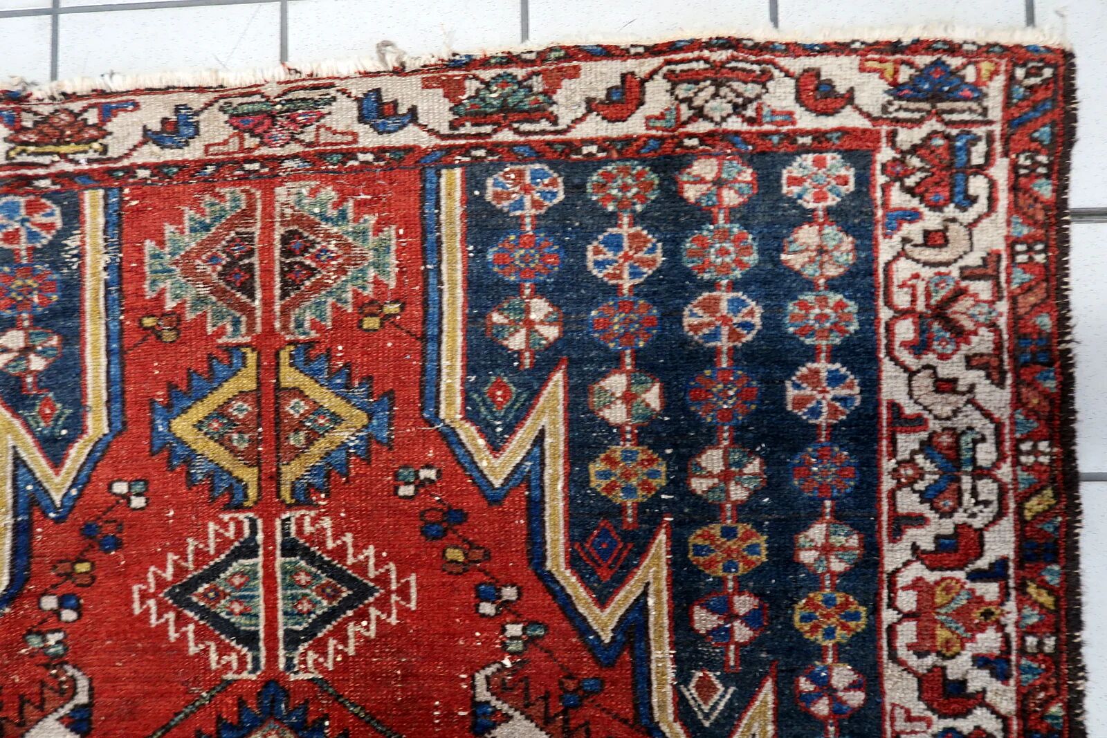 Antique 1920s Persian Hamadan rug, distressed tribal medallion, 128cm x 194cm