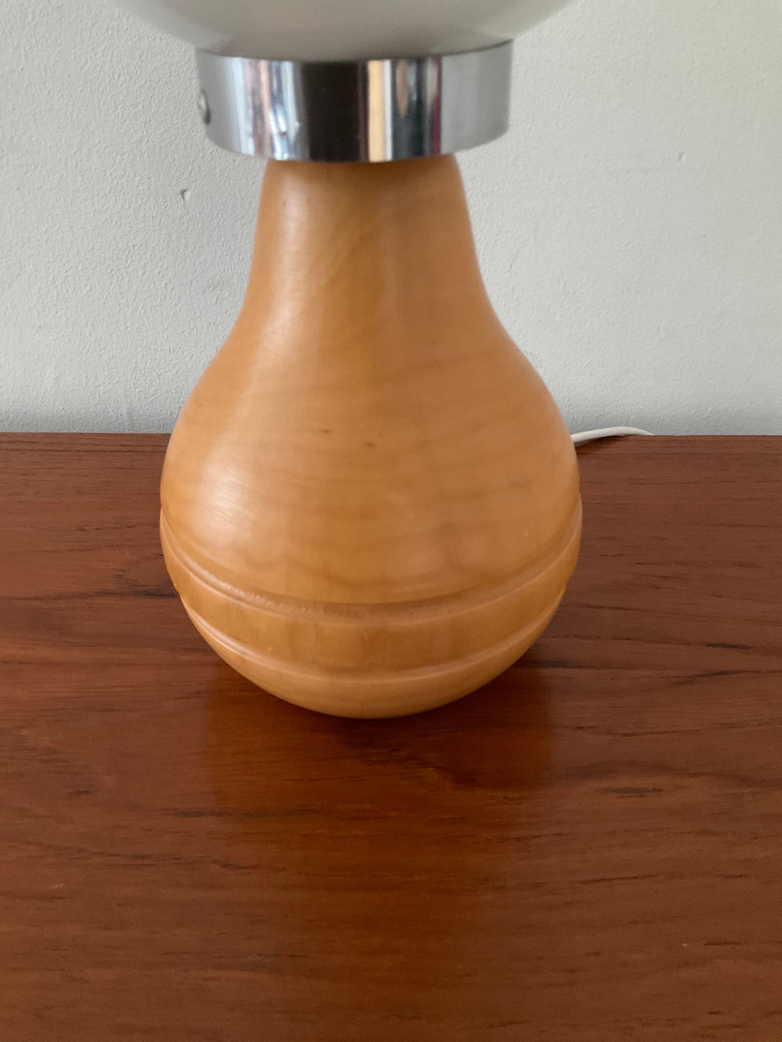 Vintage lamp in wood and opaline