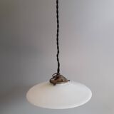 Suspension en opaline blanche, 1940
