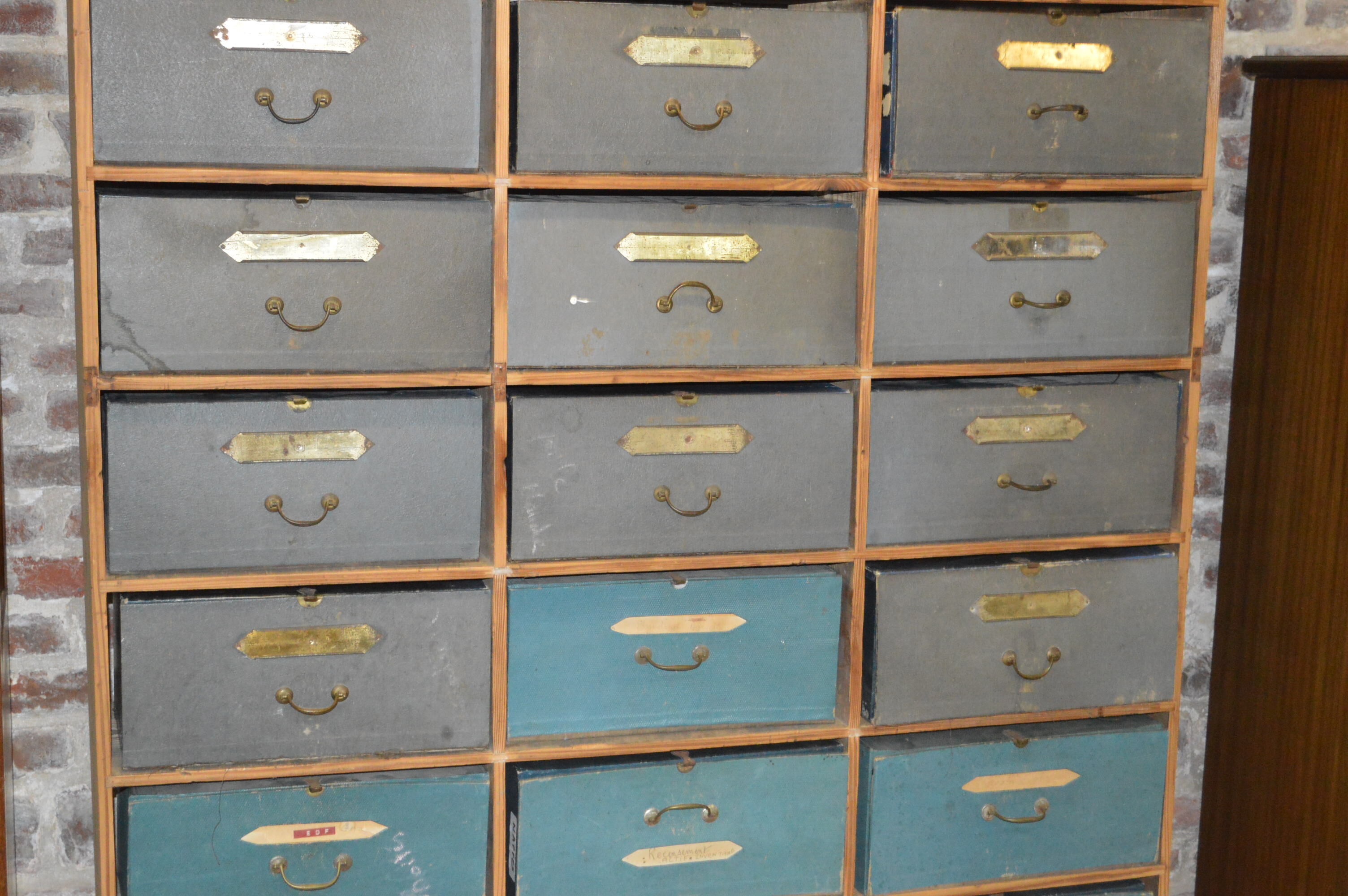 Meuble cartonnier à tiroirs