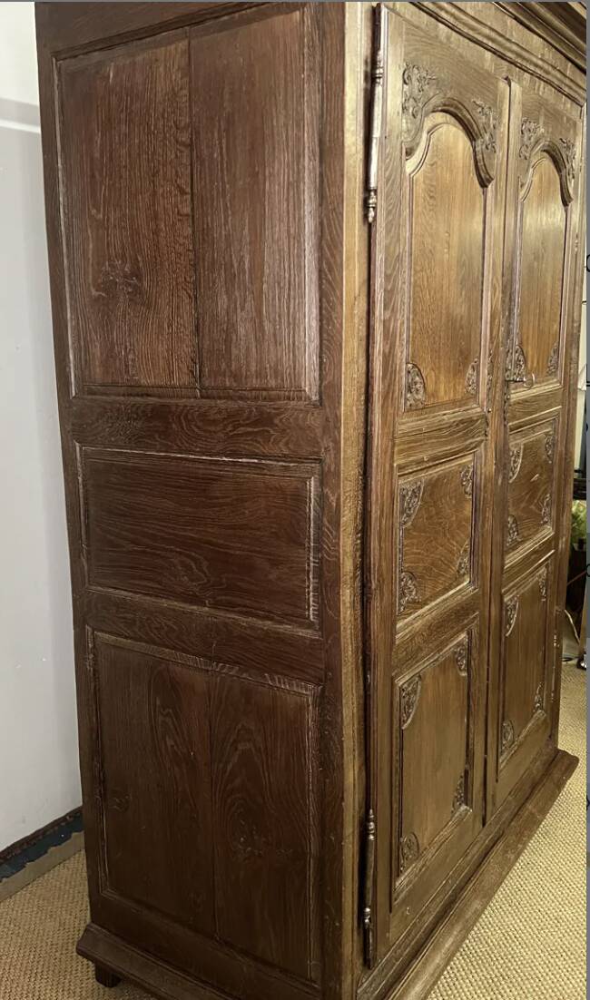 Louis XV carved wooden wardrobe from the 18th century