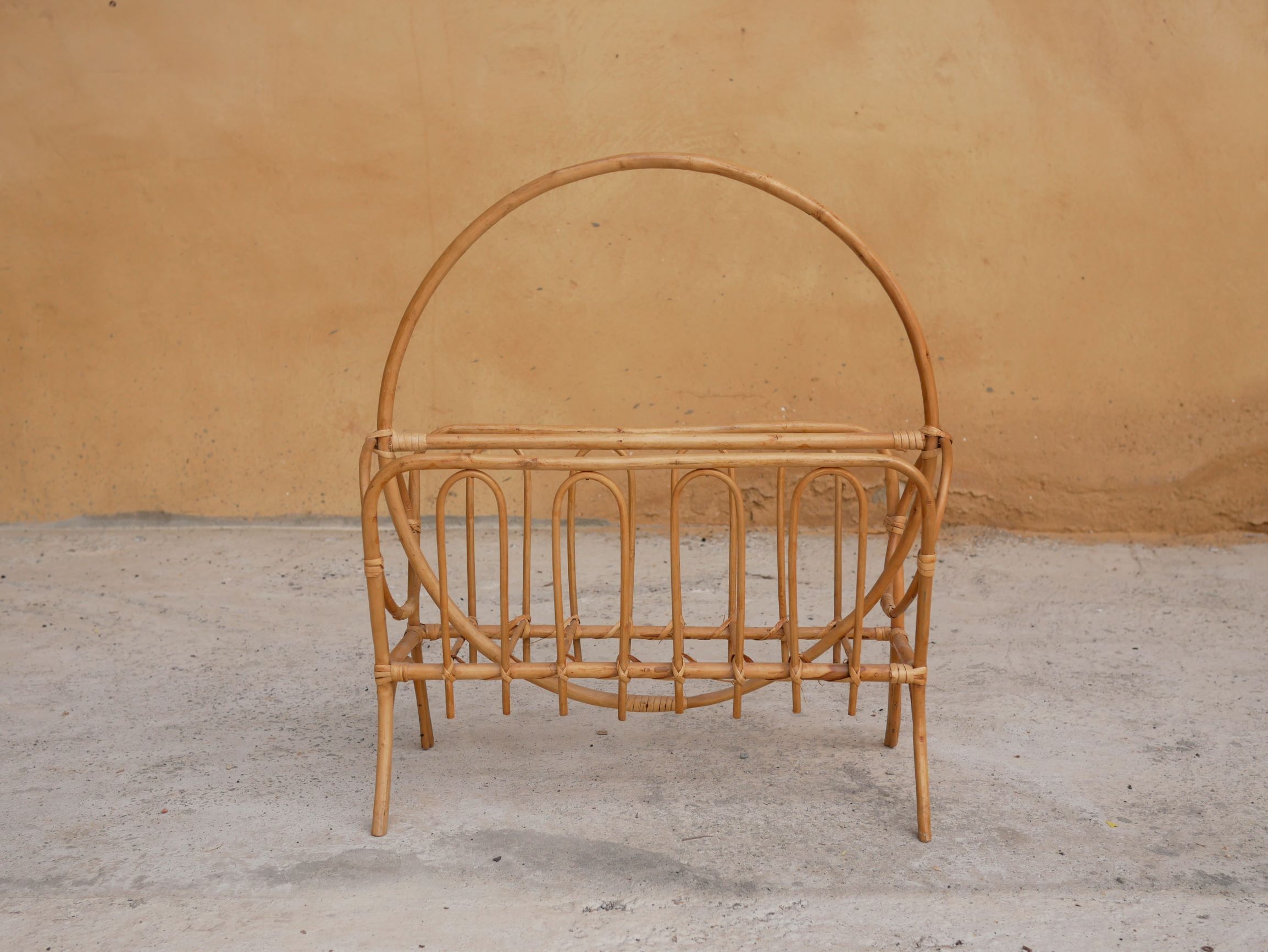 Porte-revues vintage en rotin
