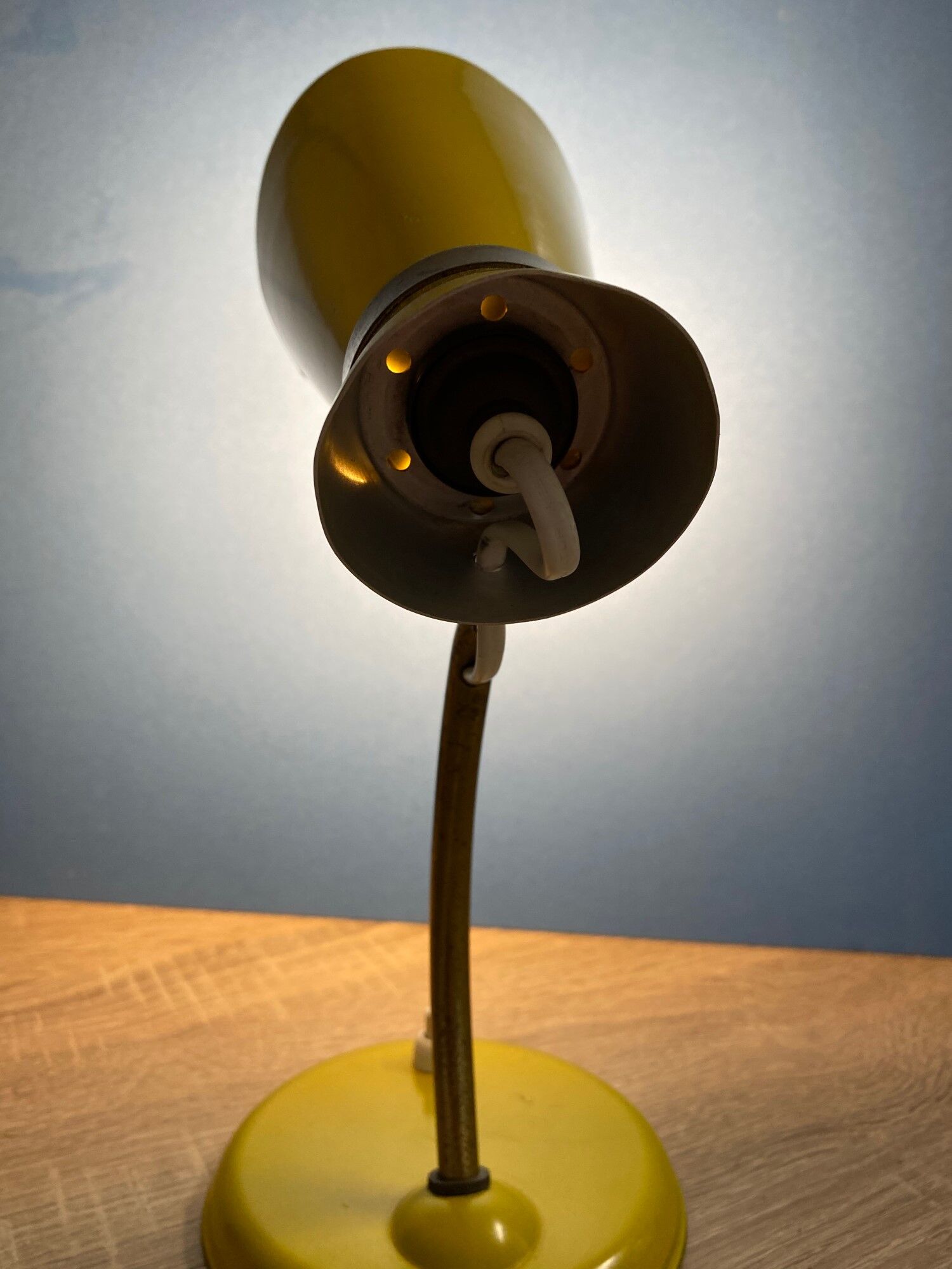 Yellow diabolo lamp
