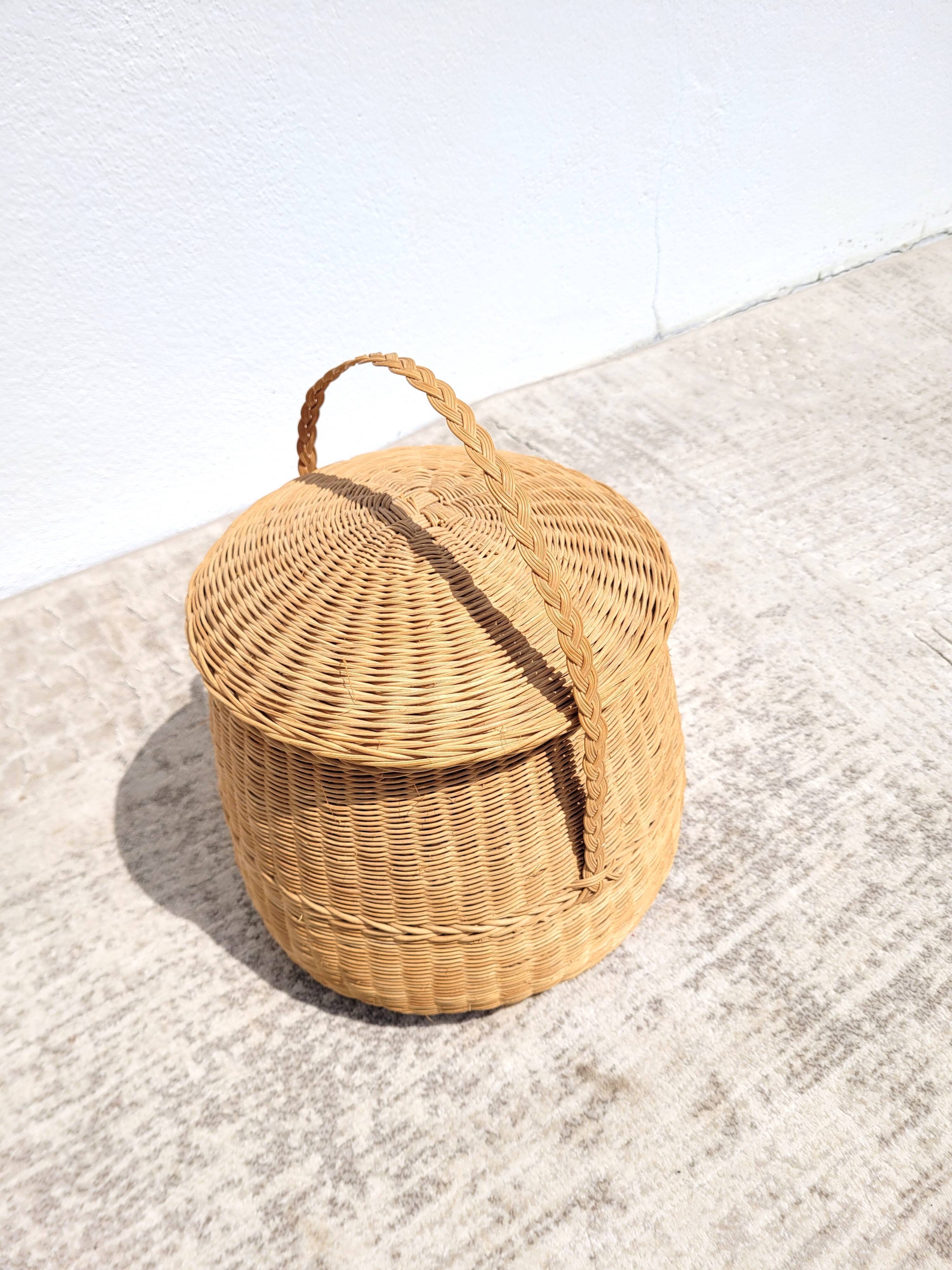 Rattan braided basket basket