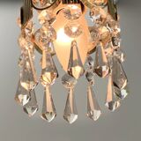Deux suspensions en laiton doré et cristal, par Palwa, design 1960, Hollywood Regency.