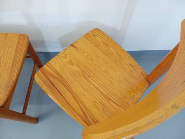 Suite d’une table ronde avec rallonge et 4 chaises vintage en pin des années 60 70