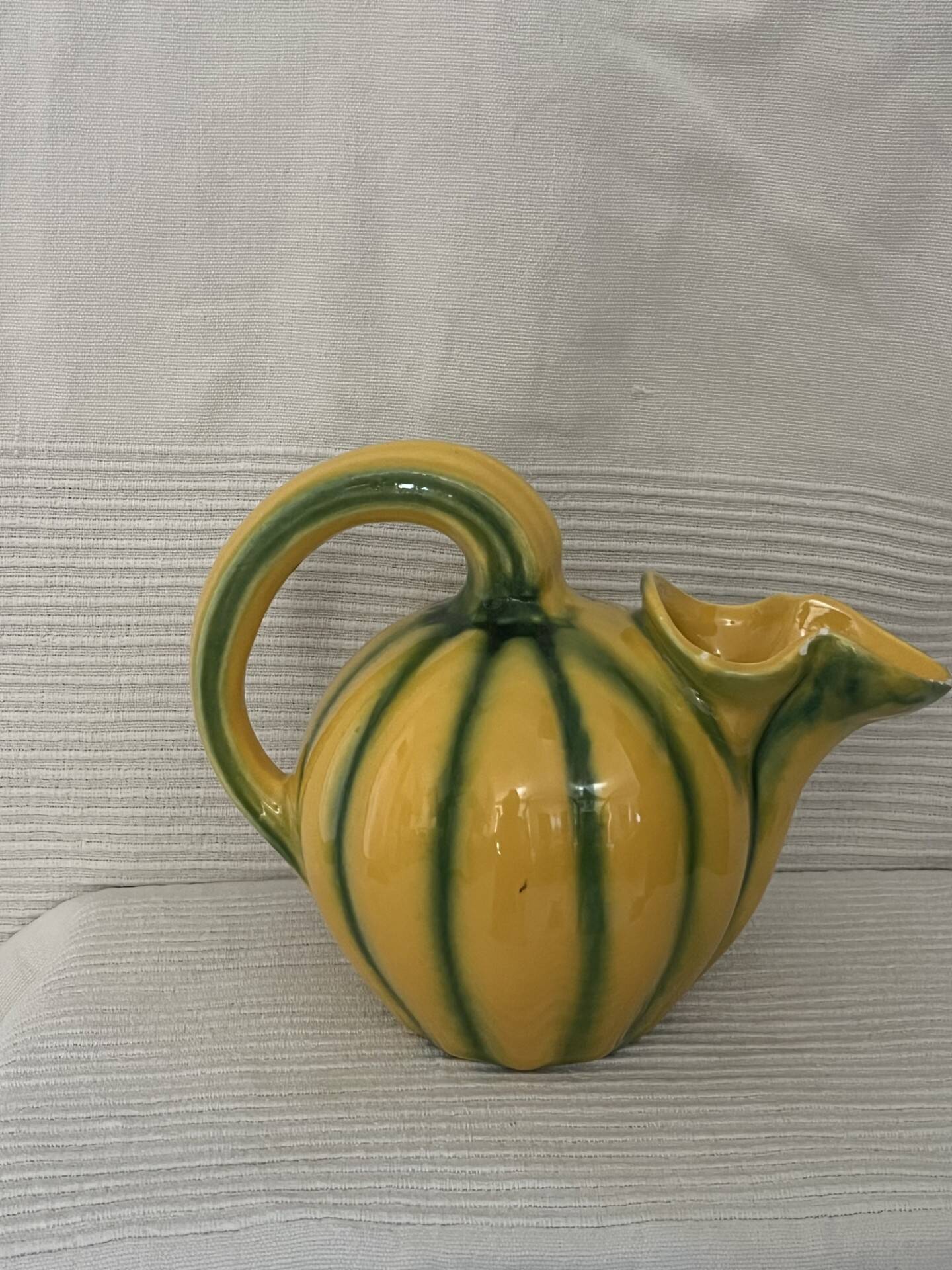 Pichet forme melon en ceramique