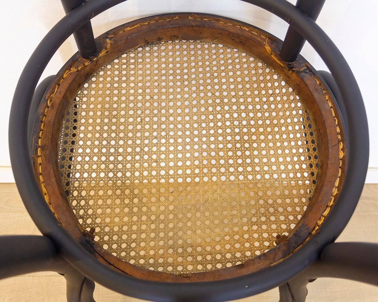 Fauteuil en bois courbé avec assise grillagée