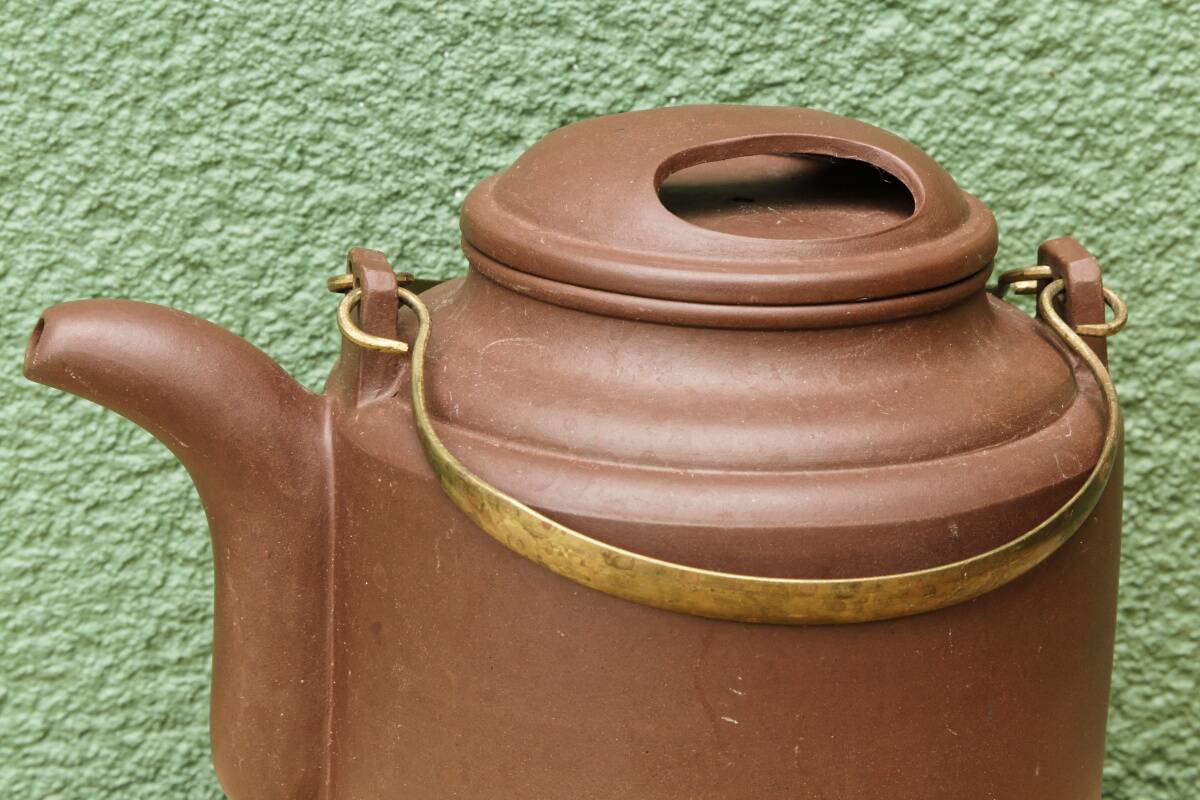 Chinese teapot in stoneware, Yixing, signed