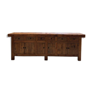 Brutalist buffet in old spruce