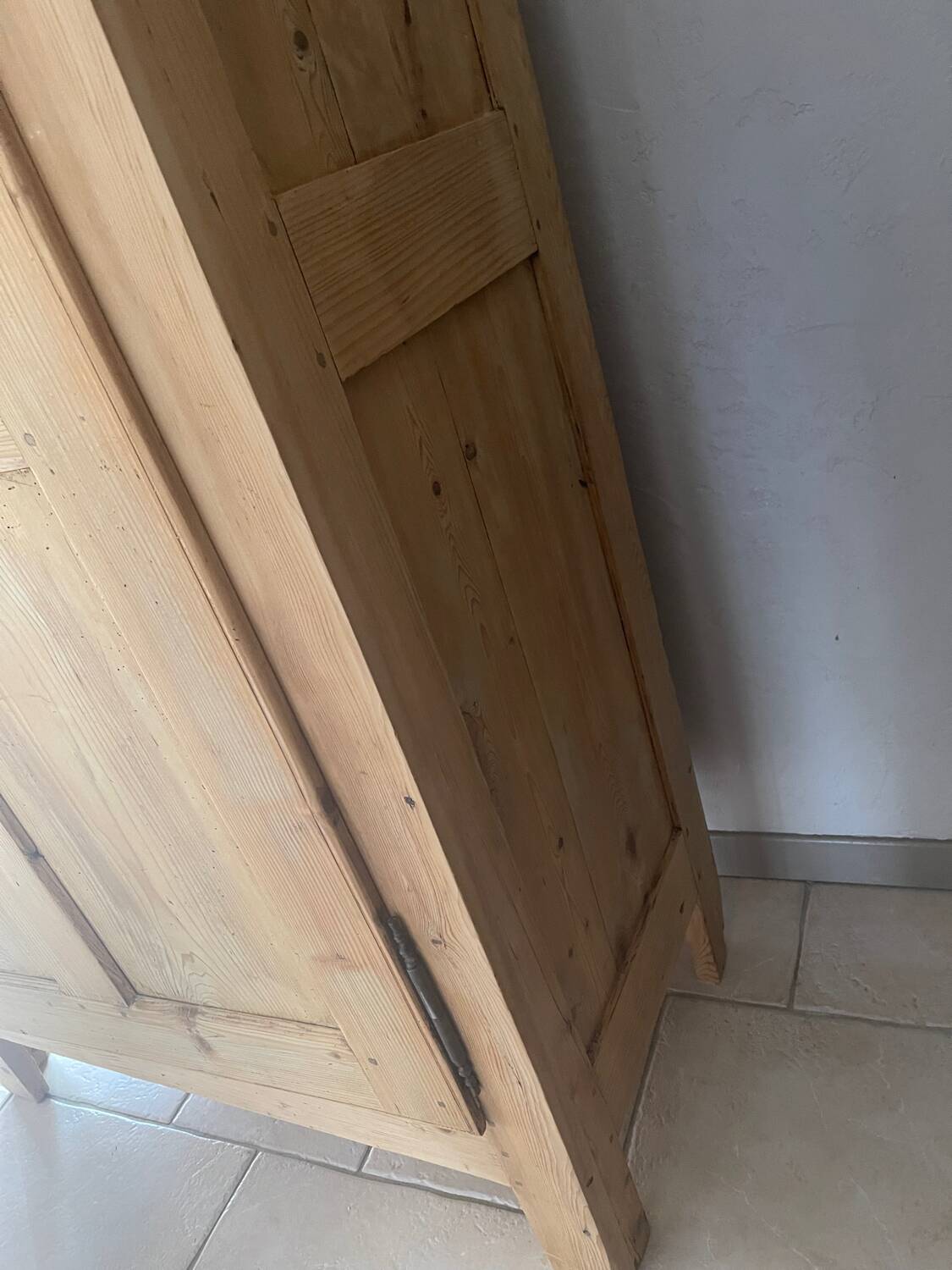 Raw wood bonnetière