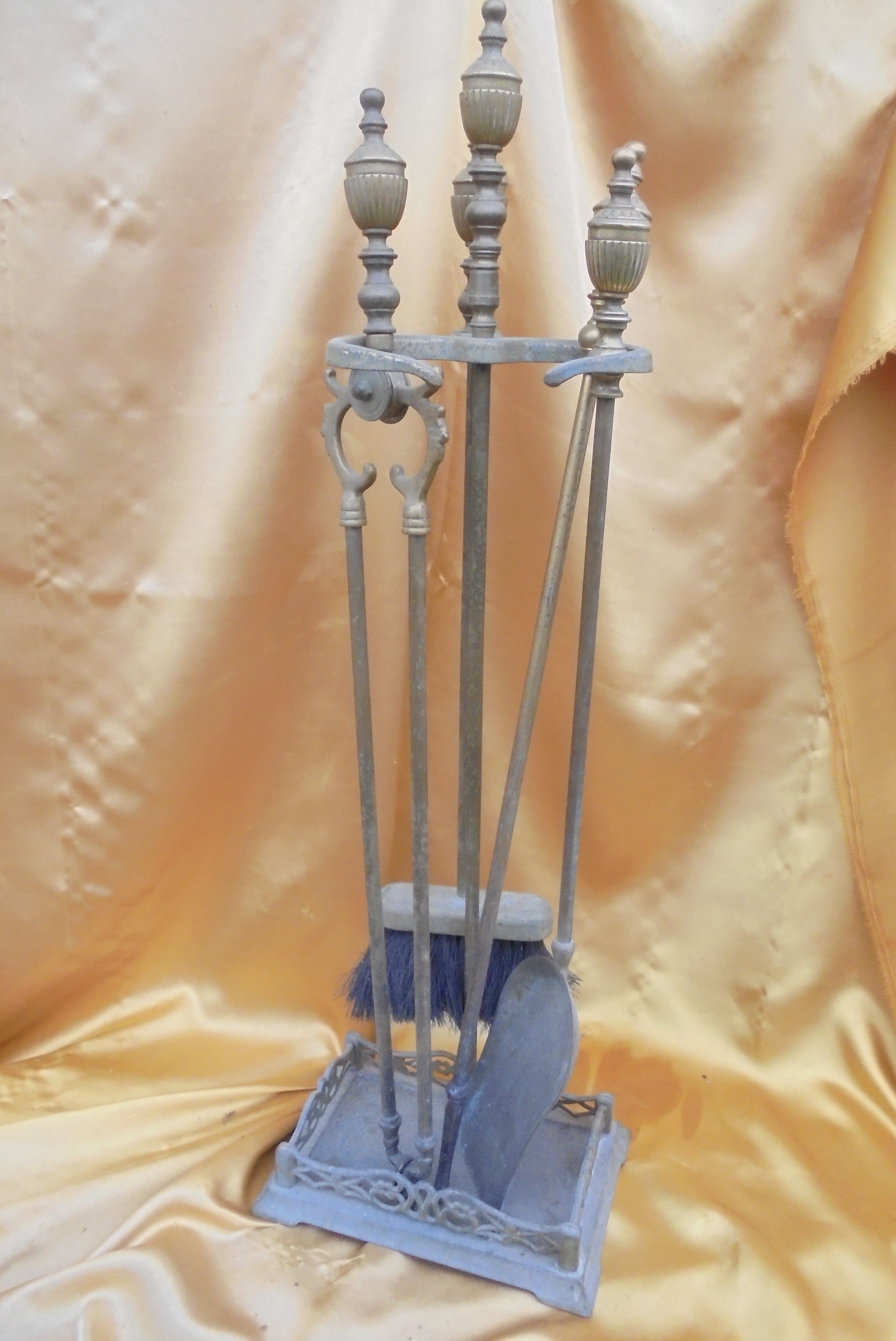 Servant of bronze and brass chimney