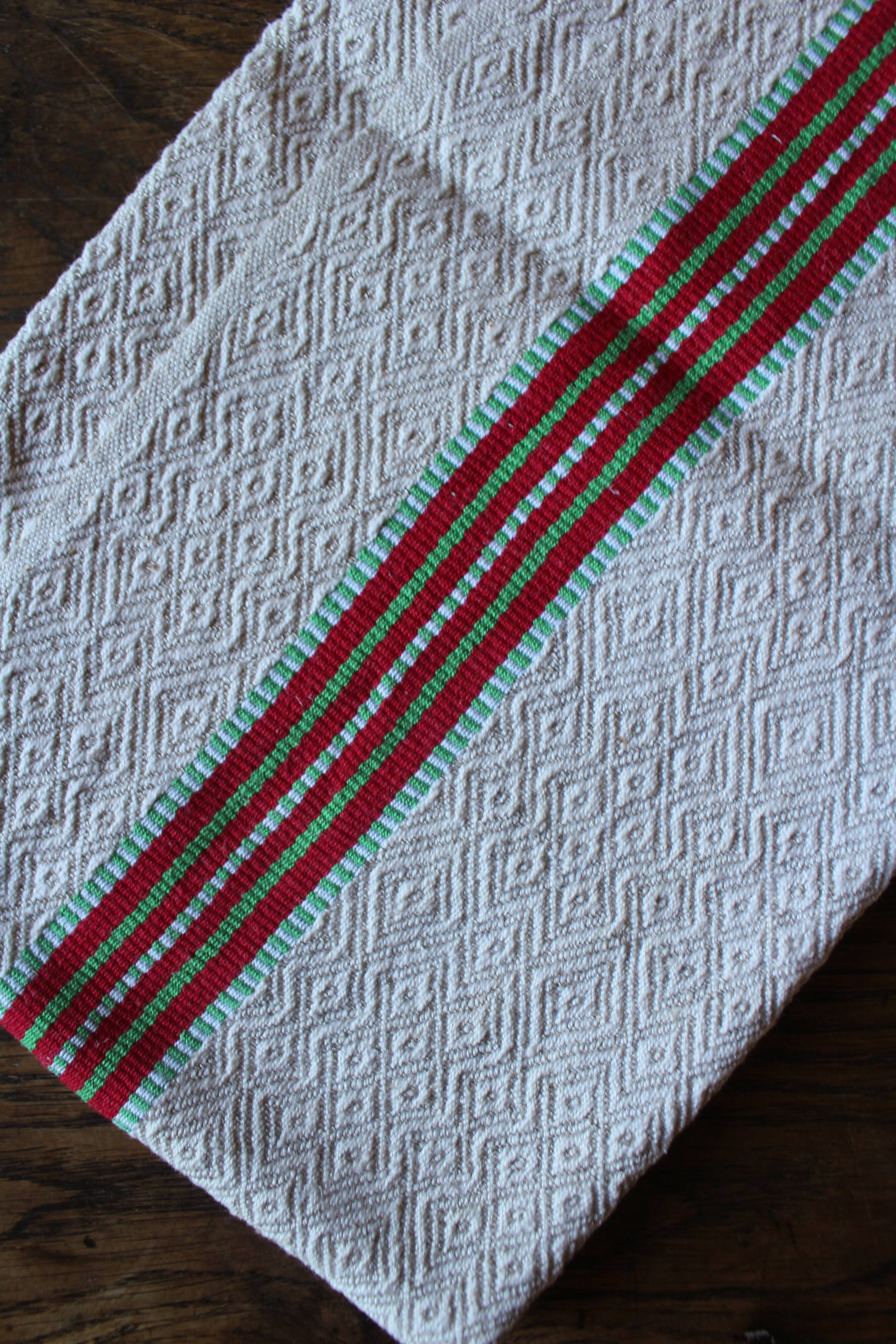 Torchon ancien chevrons bandes rouge vert