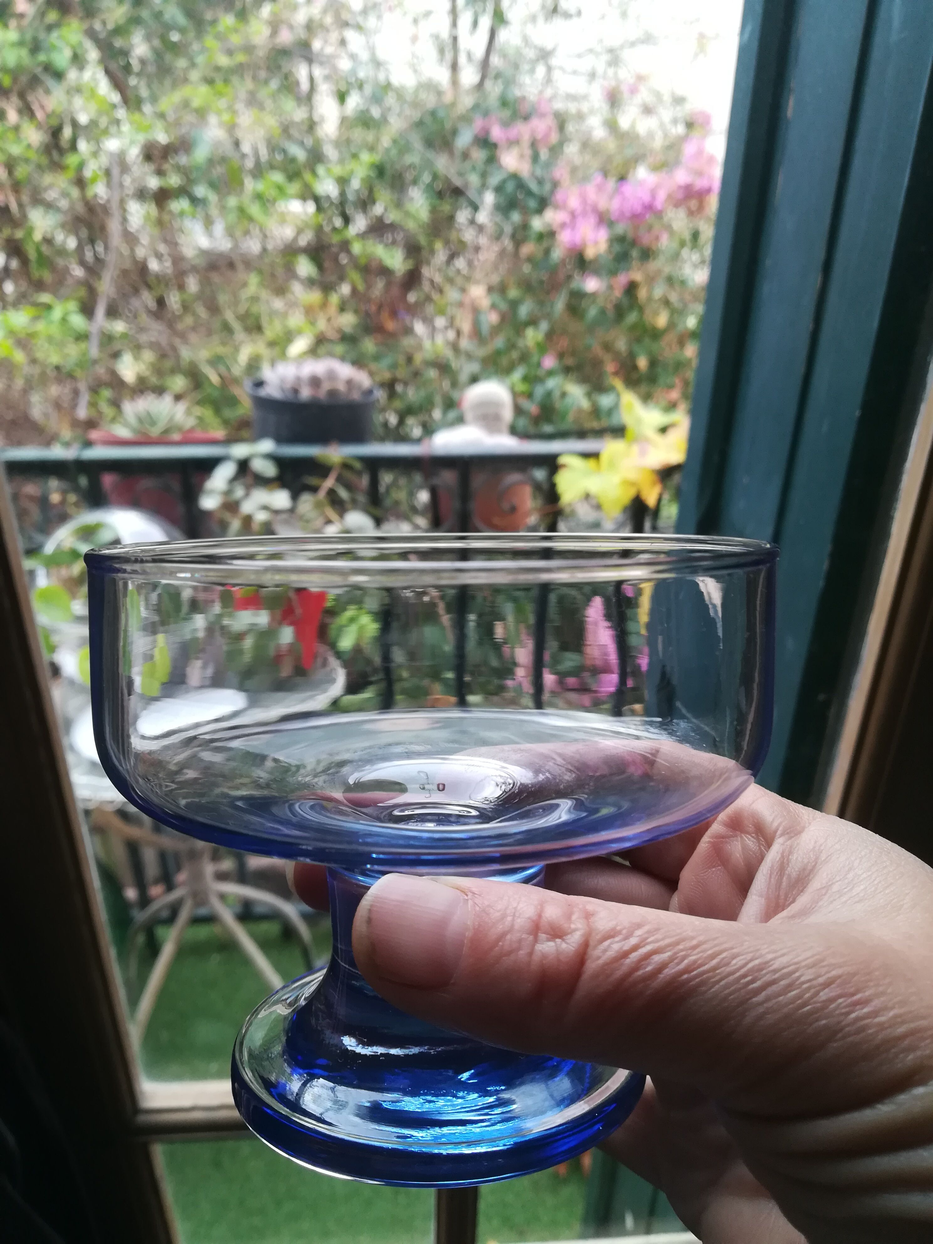 Set of 12 glass cups