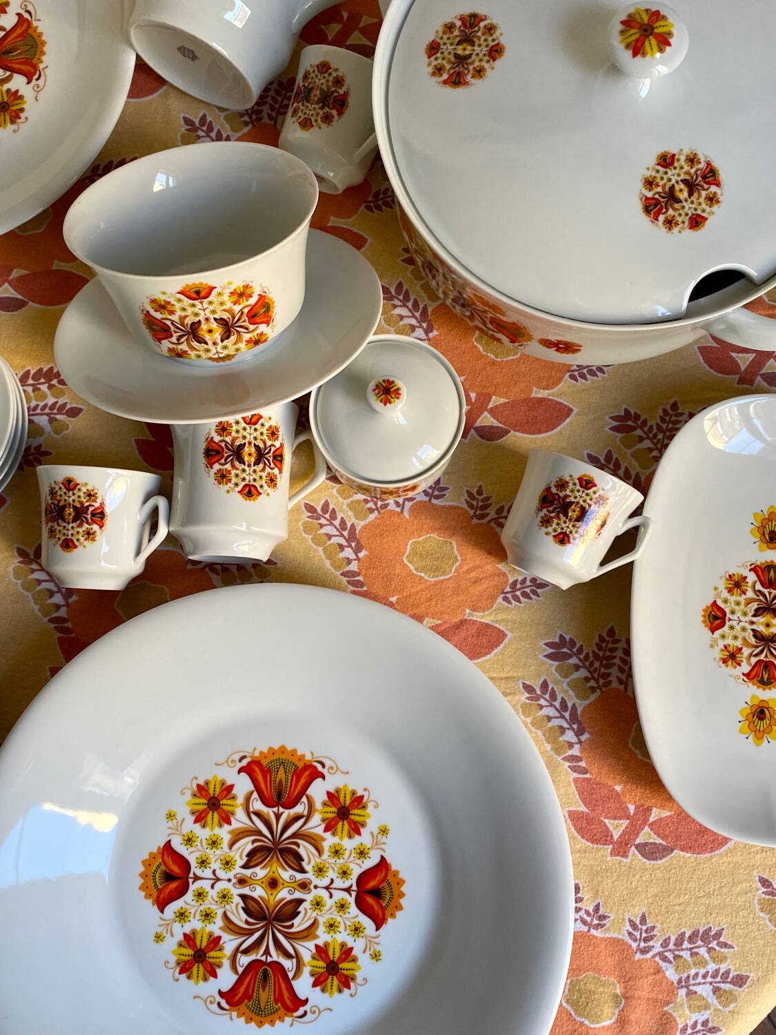 Seventies porcelain service