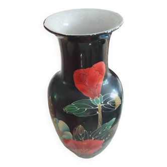 Black enameled Chinese vase with red flower decoration