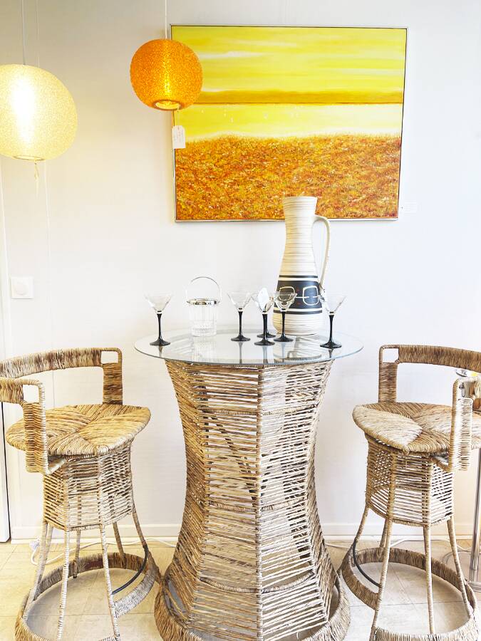 Garden bar in rattan and glass with its two stools – 1970s