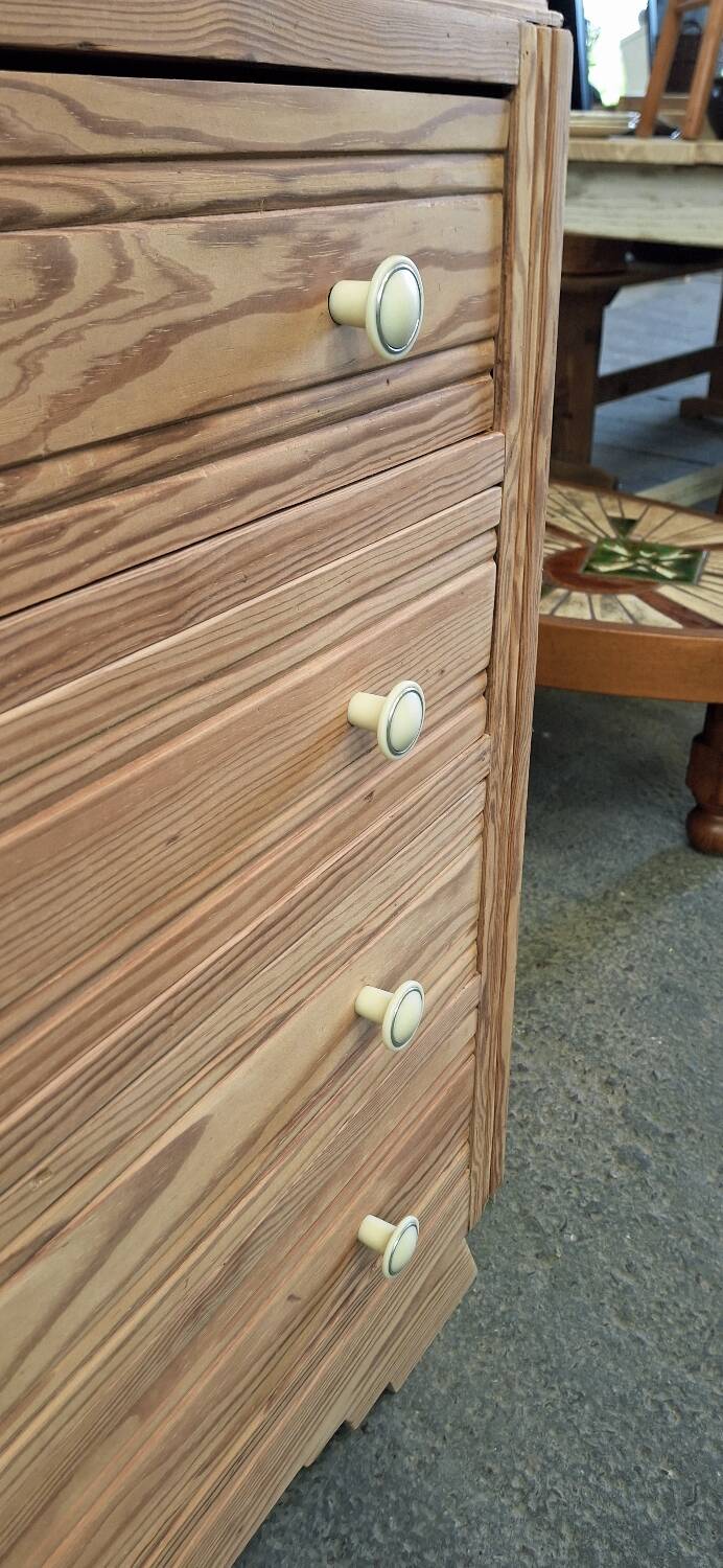 Vintage chest of drawers