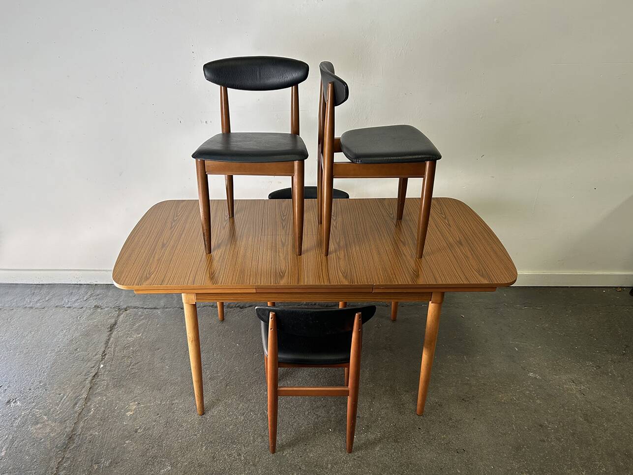 1960/70s Schreiber Mid-Century extending dining table 4 matching dining cha
