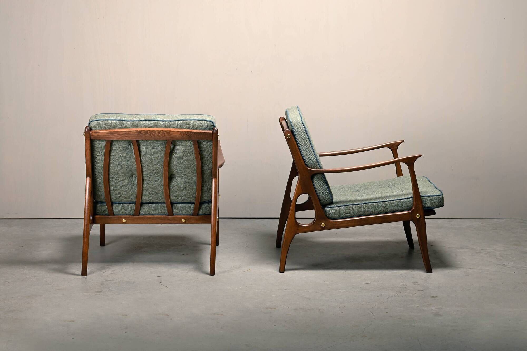 Pair of Mid-Century Italian Armchairs in stained Beech and Green Cushions
