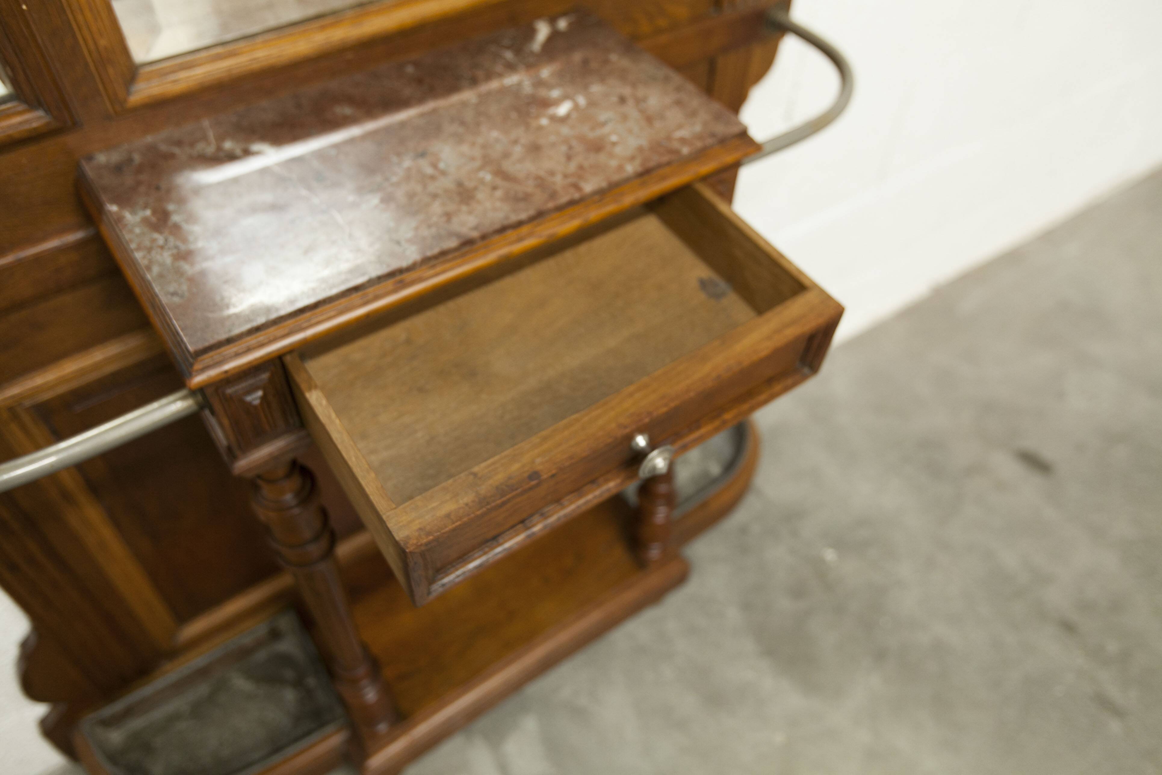 Vestiaire Napoléon III en noyer fin 19e, 3 miroirs, marbre, 8 patères