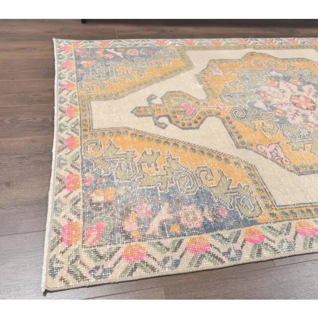 1970s vintage Turkish hand-knotted area rug 135x212