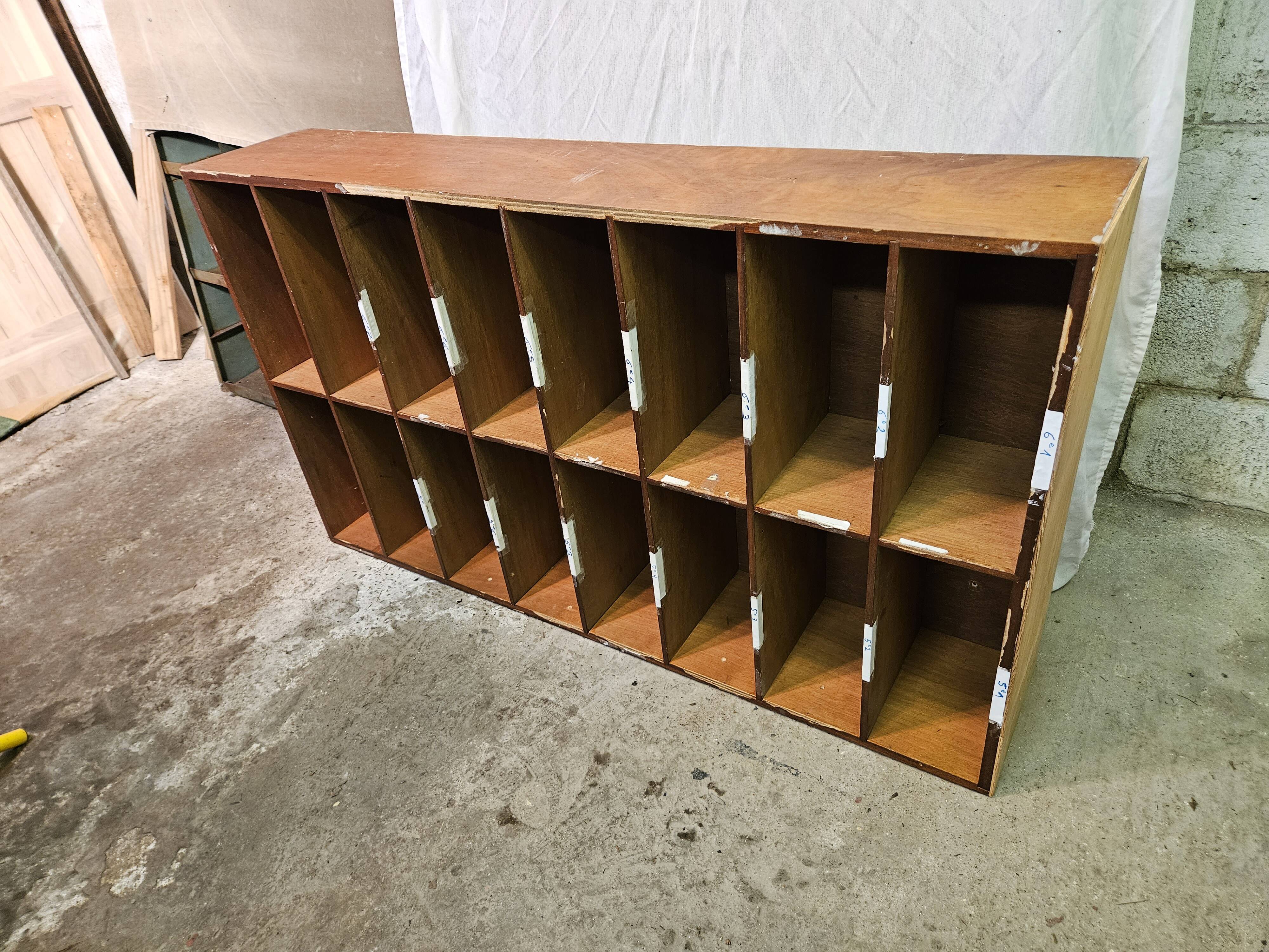 Meuble casier en bois 1960