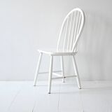 Set of 4 Contemporary White Scandinavian Chairs
