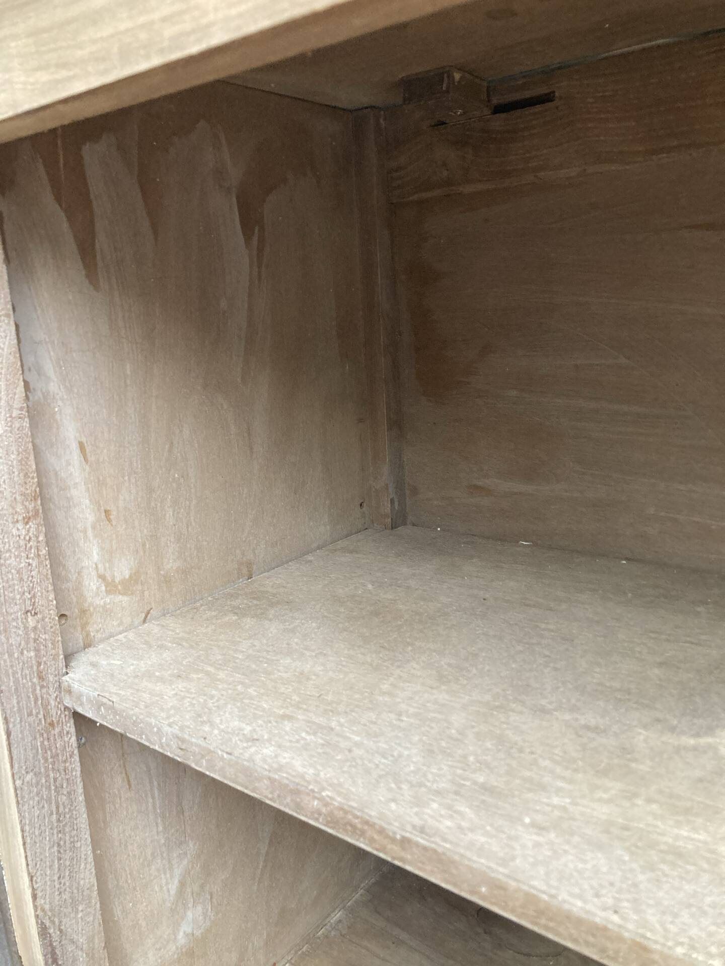 Petit buffet ancien en bois 