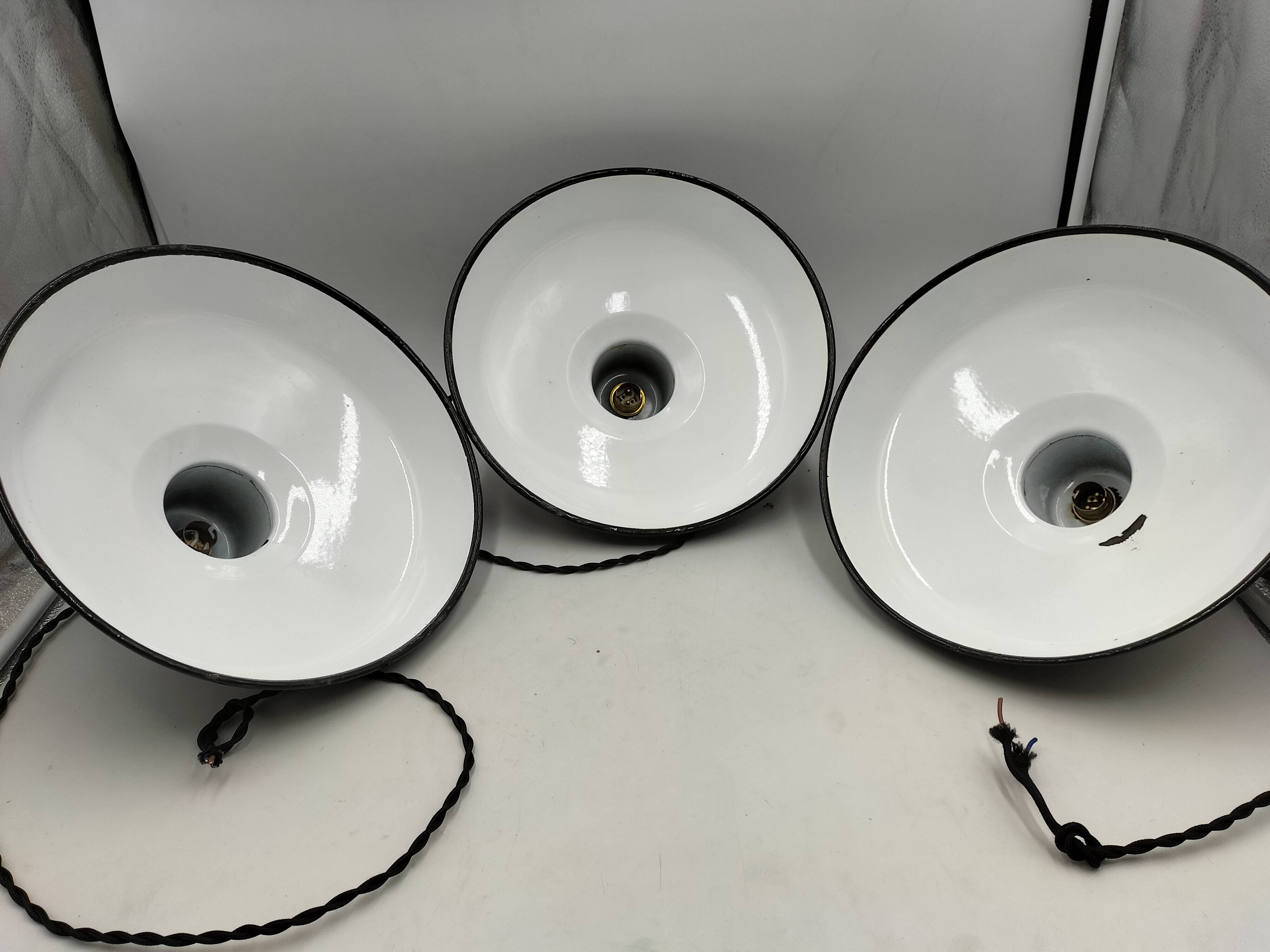 Enamelled sheet metal suspensions