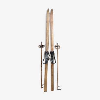 Vintage ski and old sticks