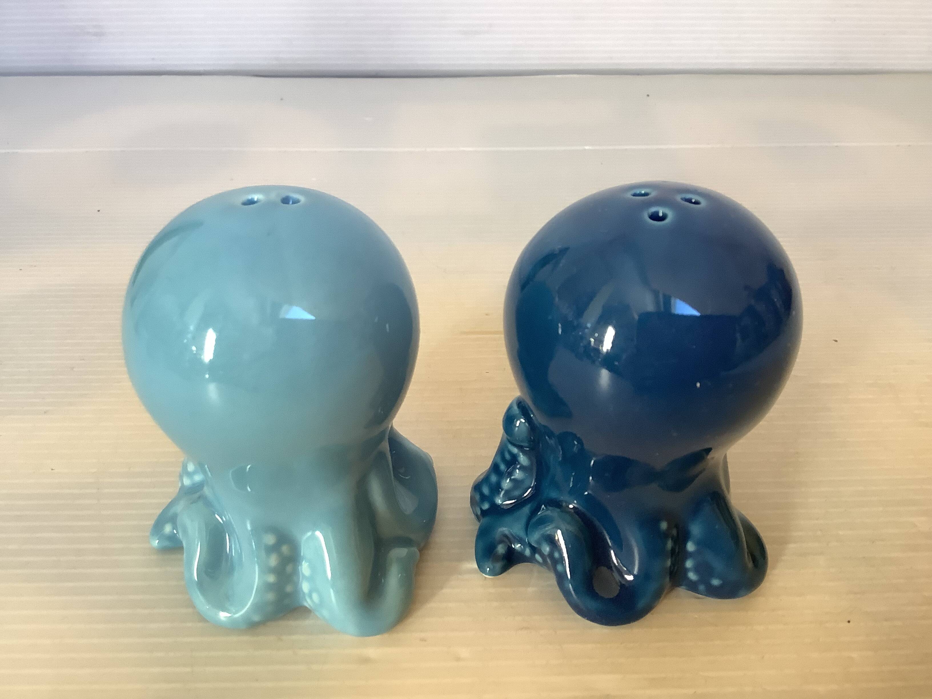 Salt and marine zoomorphic pepper