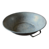 Round zinc basin planter with two handles underneath