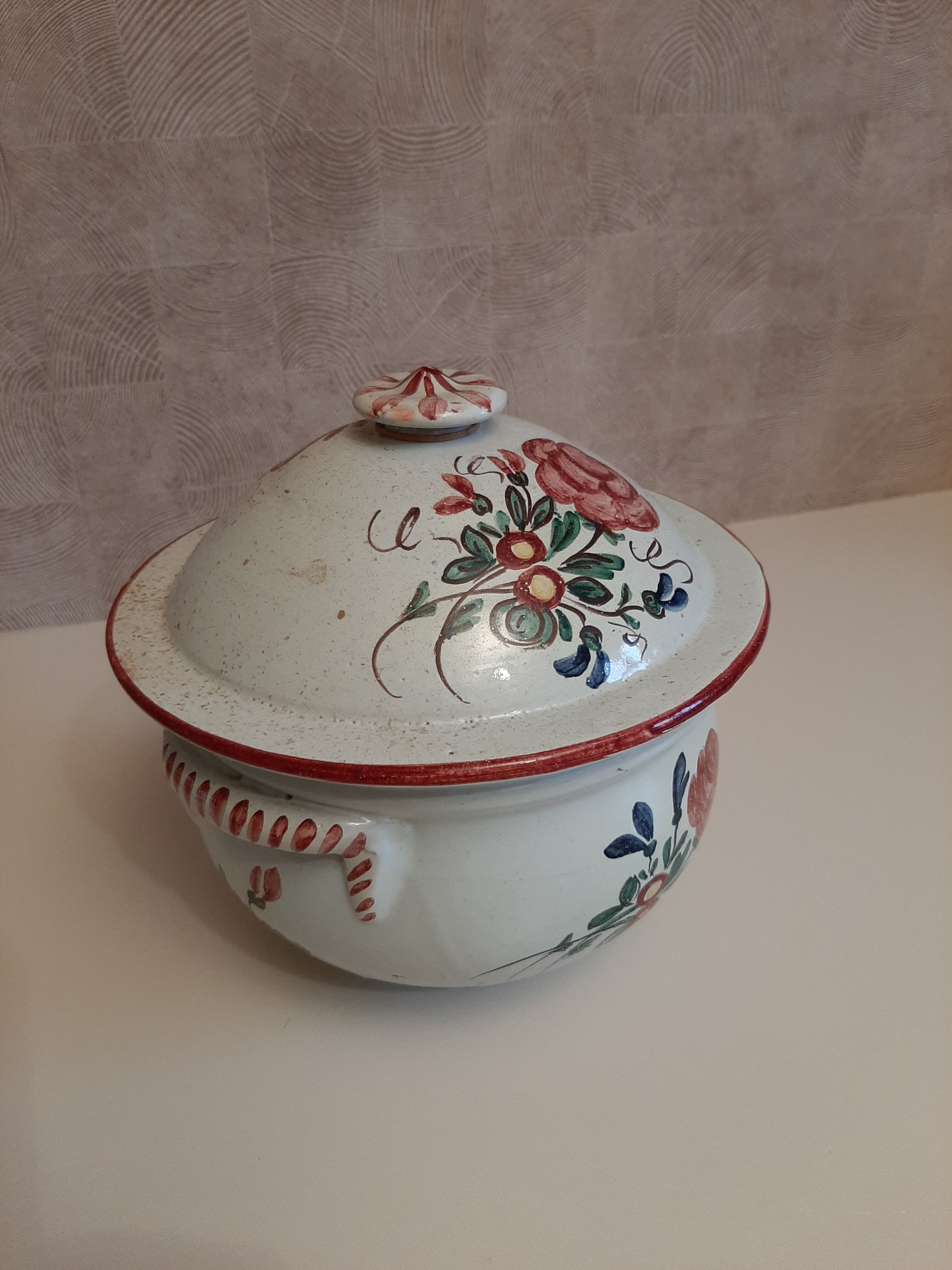 Antique soup tureen from the late 19th century with floral decoration