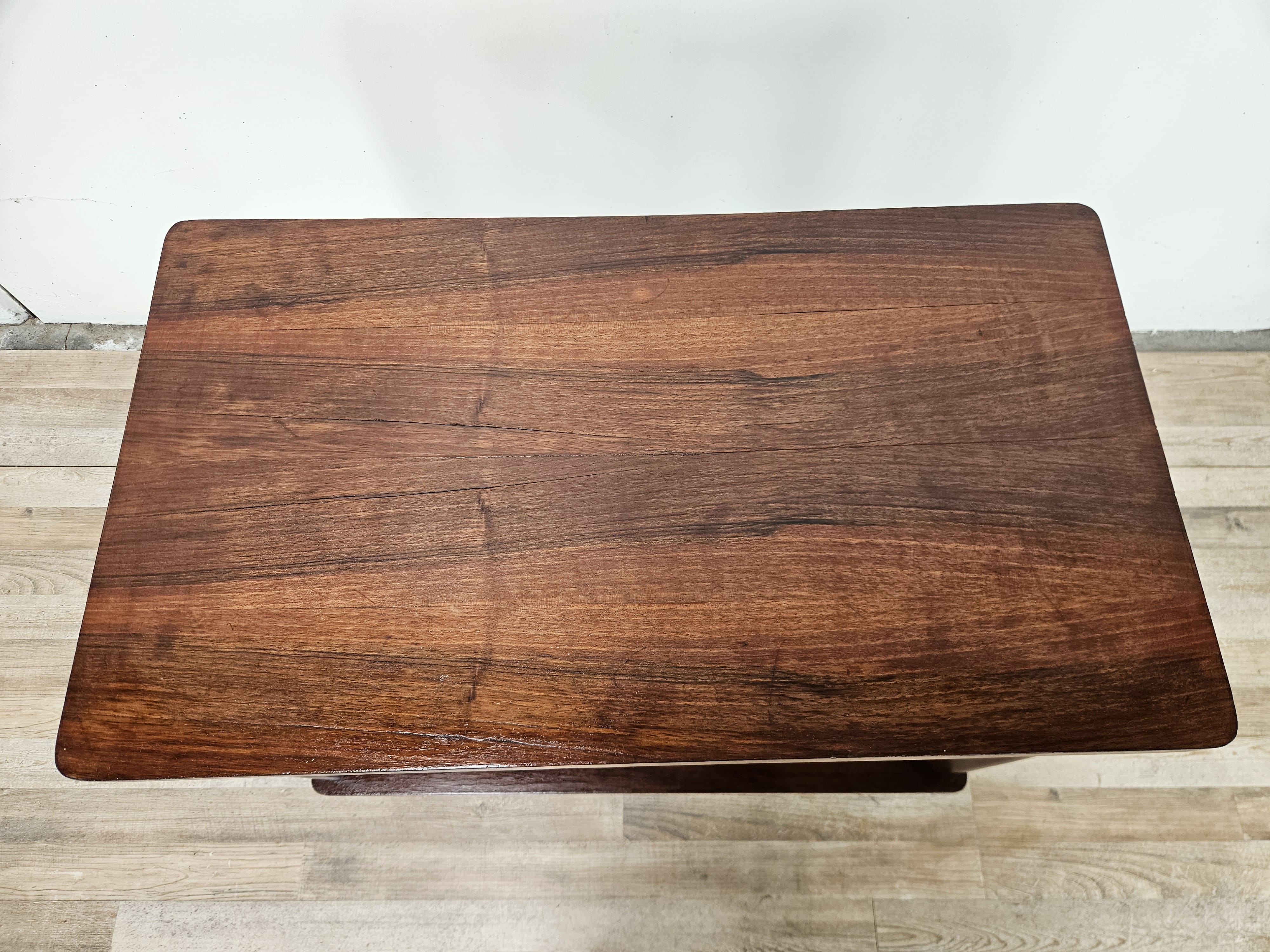 1950s Art Decò walnut coffee table