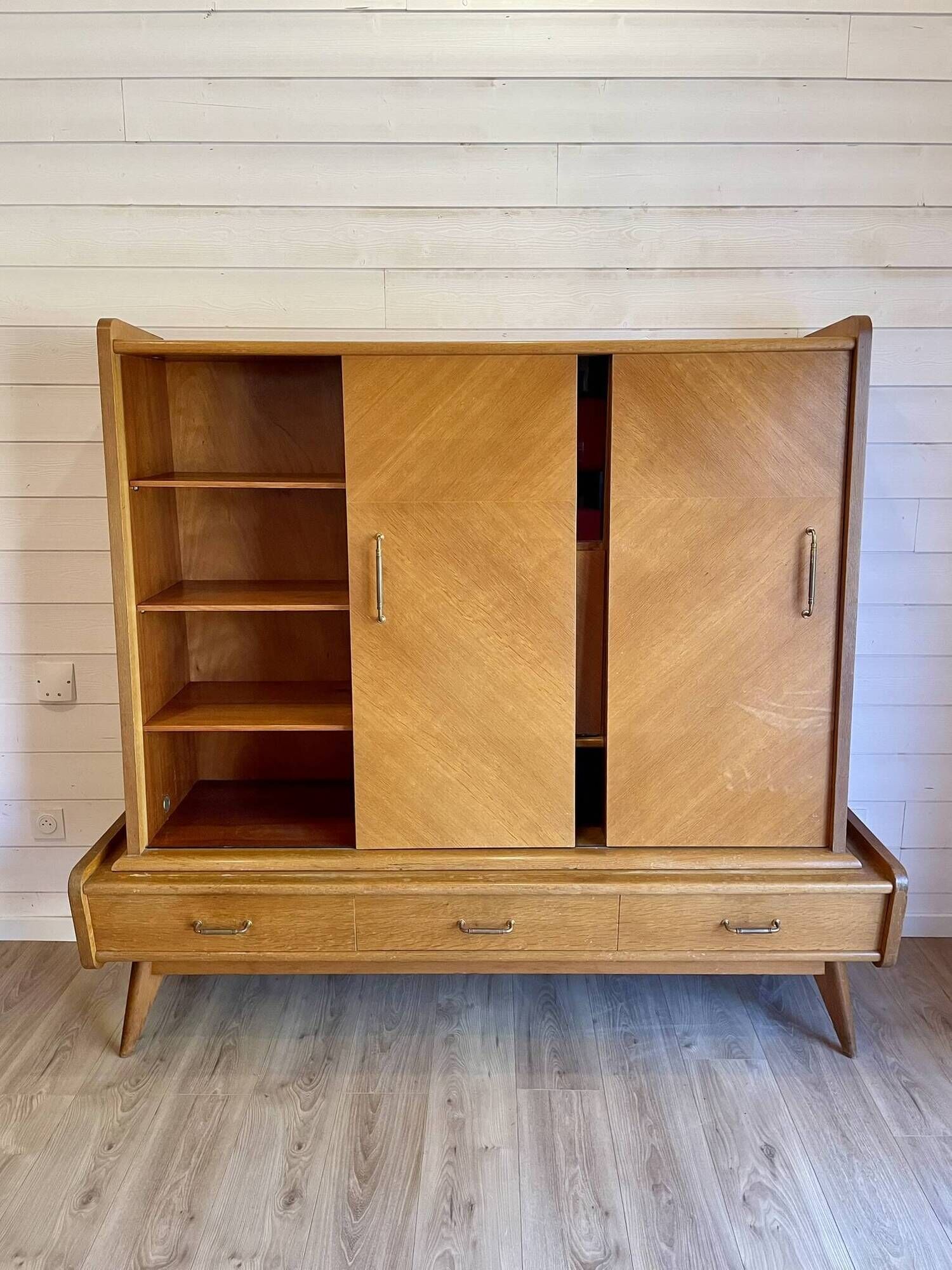 Vintage oak grand buffet Mid-Century Scandinavian with tapered legs from the 50s/70s.