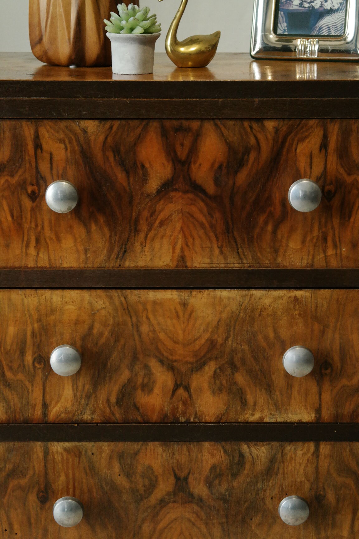 Commode art déco en noyer