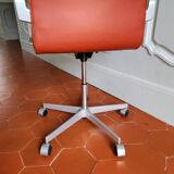 Oxford armchair by Fritz Hansen in walnut leather