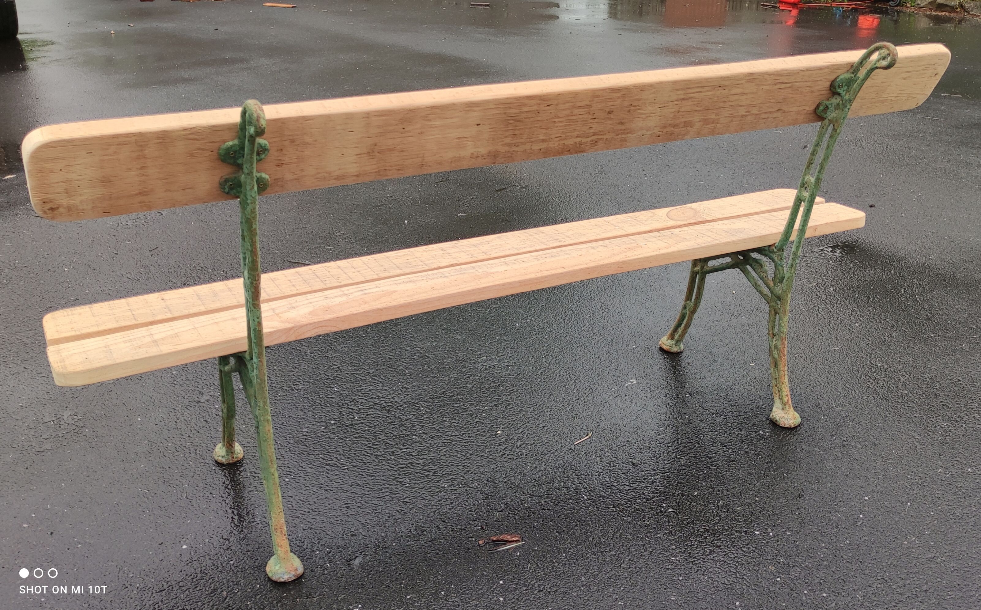 Old garden bench cast-cast foot