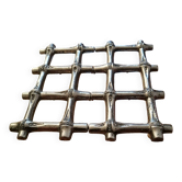 Dessous de plat en metal argente extensible  annee 1970
