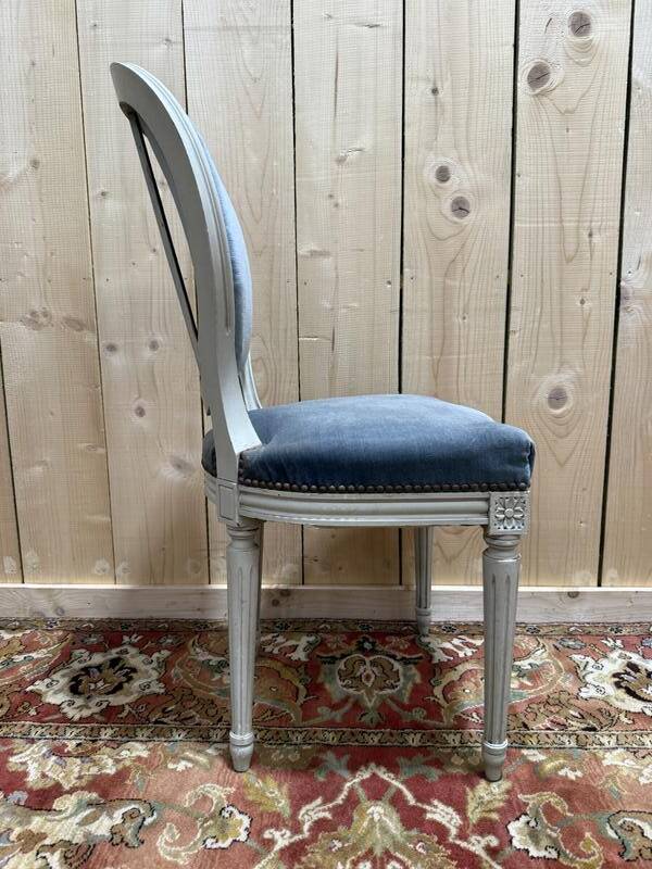 Suite de 6 chaises médaillons de style Louis XVI