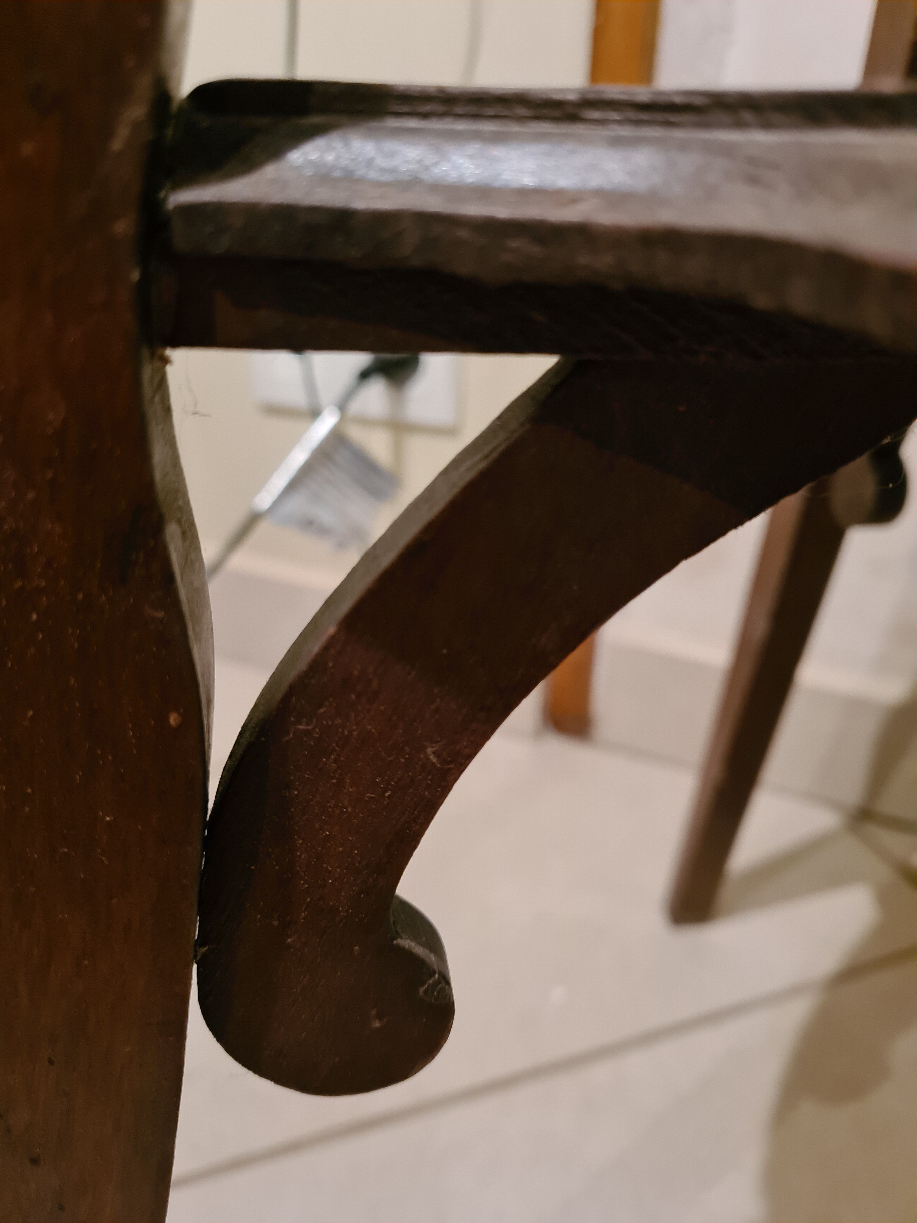 Wooden sellette