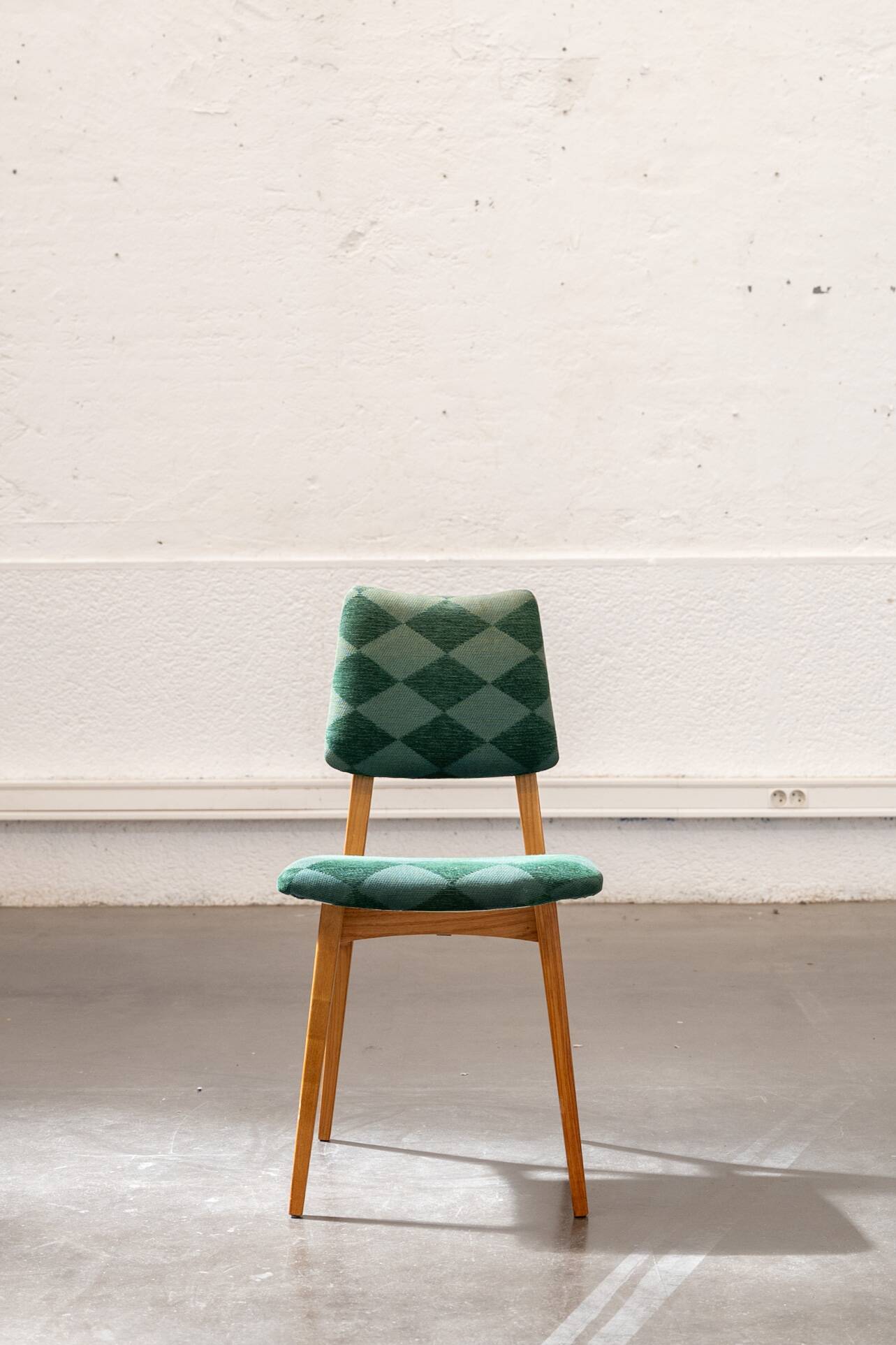 Set of 4 volak chairs