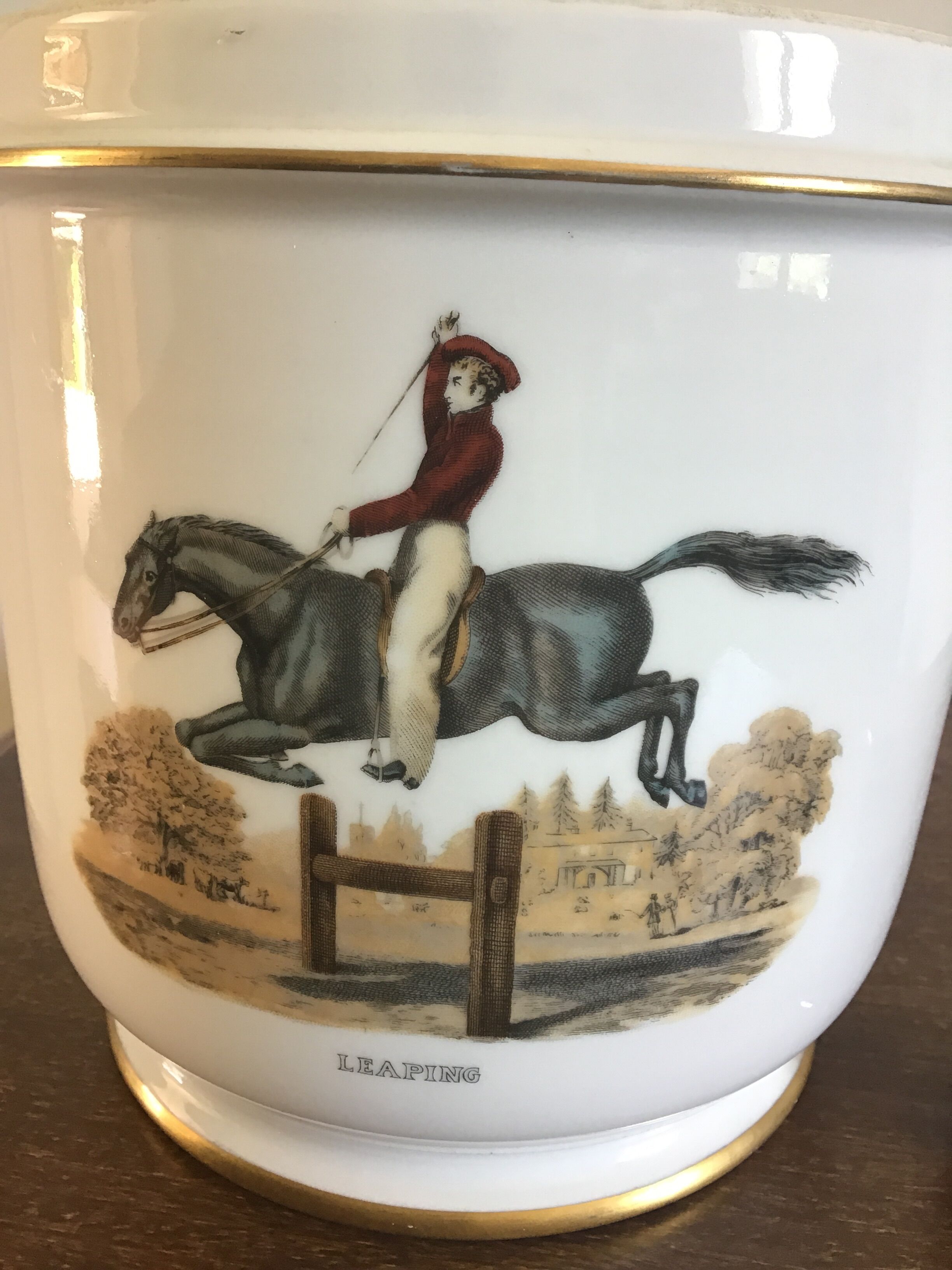 Paris porcelain pot cache