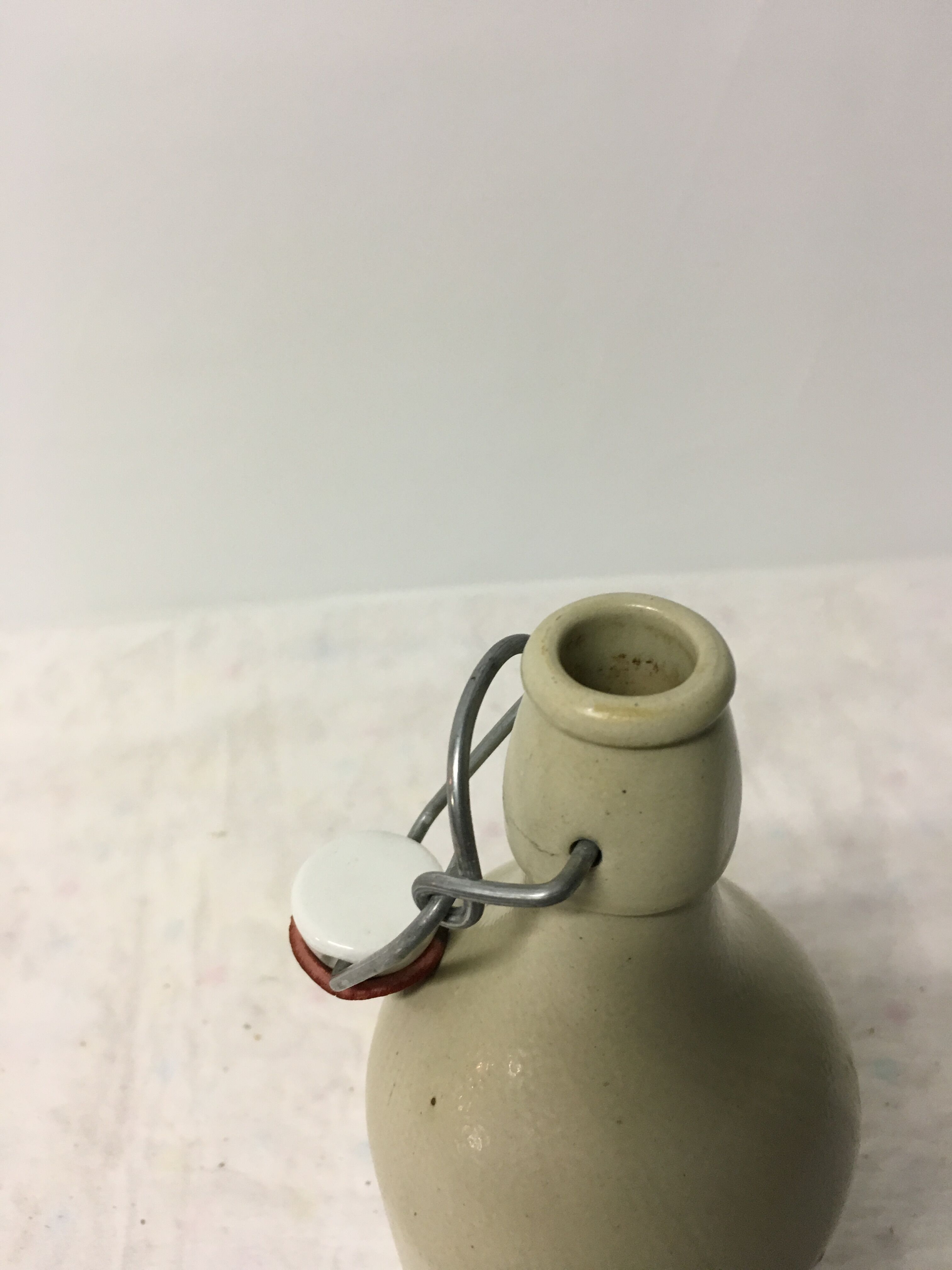 Bottle Cap porcelain stoneware