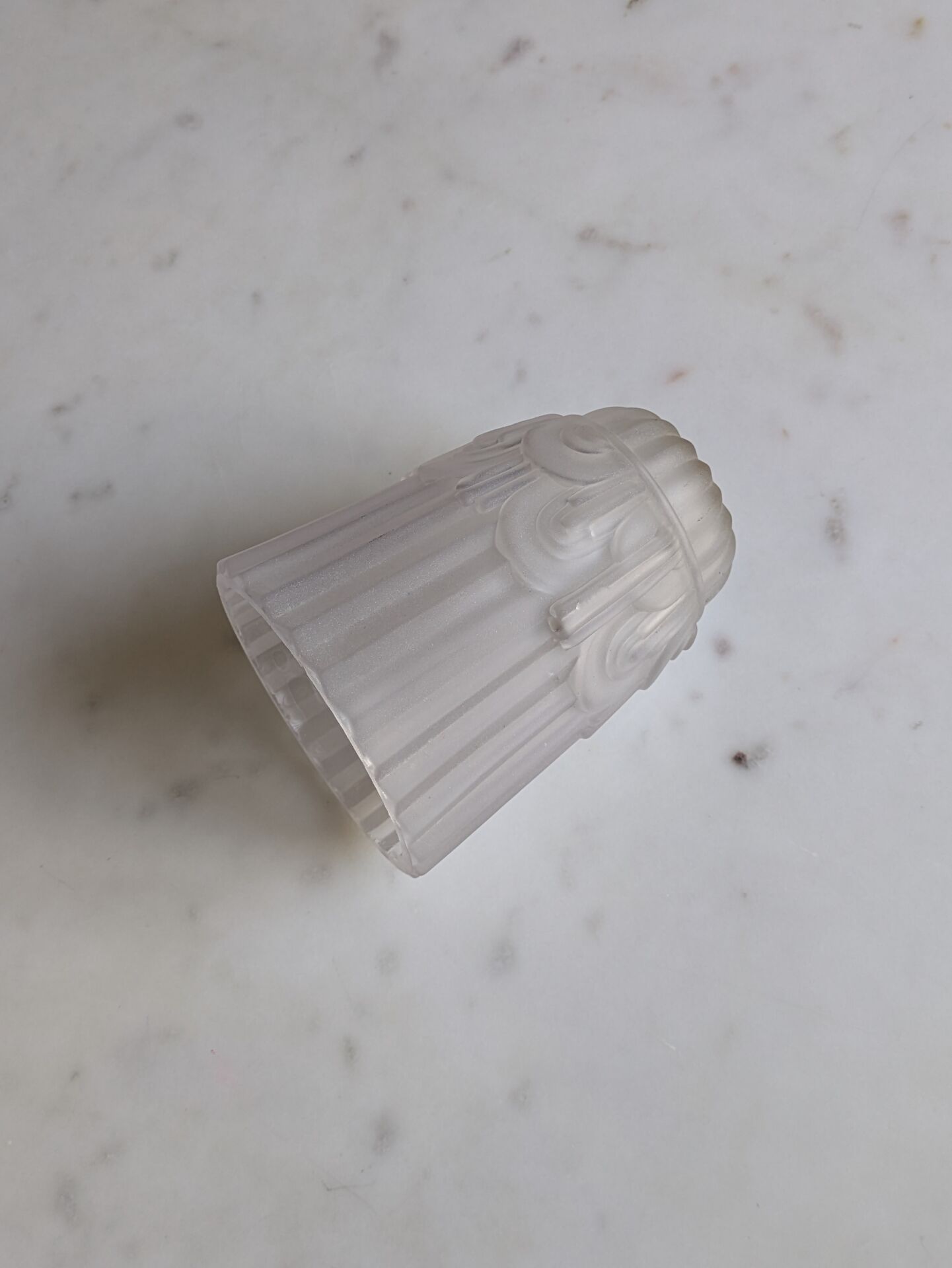 Tulip/shade in moulded glass Art Deco
