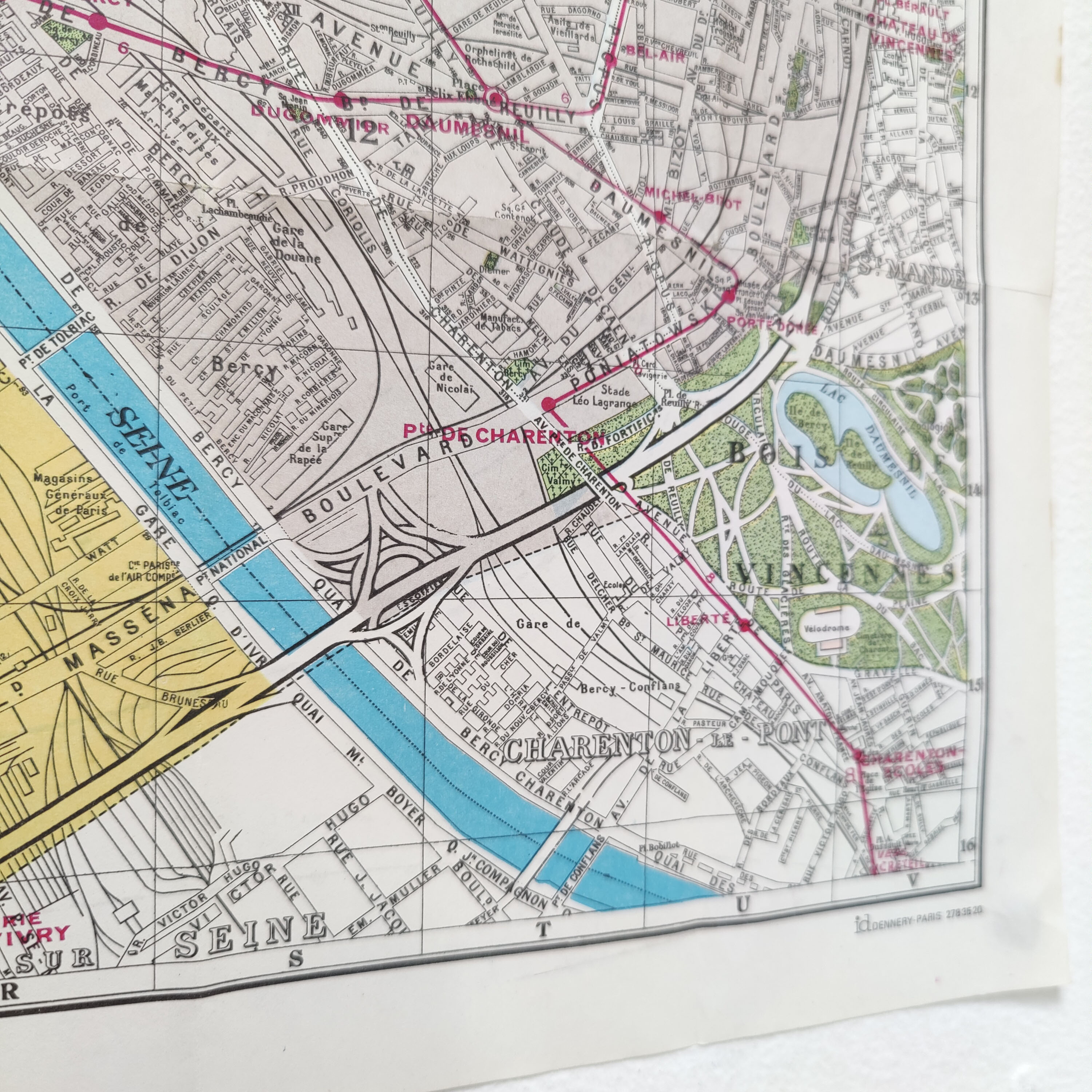 Vintage map 1970 Paris and its neighborhoods