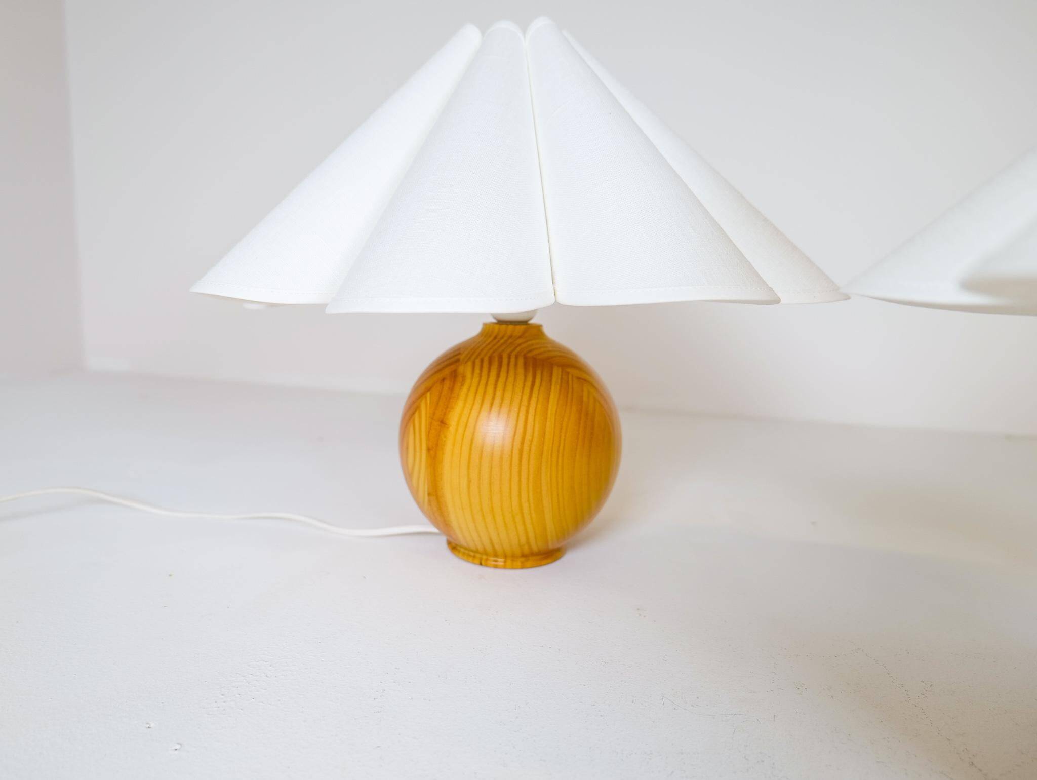 Sculptural modern table lamps from the mid-century in solid pine, Sweden, 1970s.